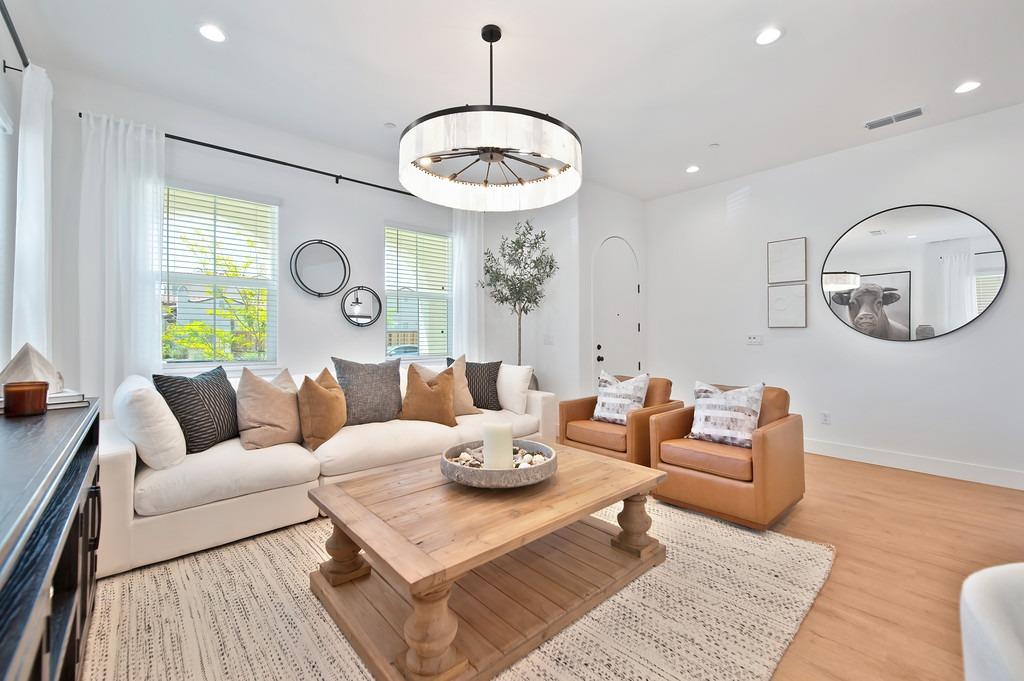 Detail Gallery Image 10 of 57 For 2327 5th Ave, Sacramento,  CA 95818 - 3 Beds | 2/1 Baths