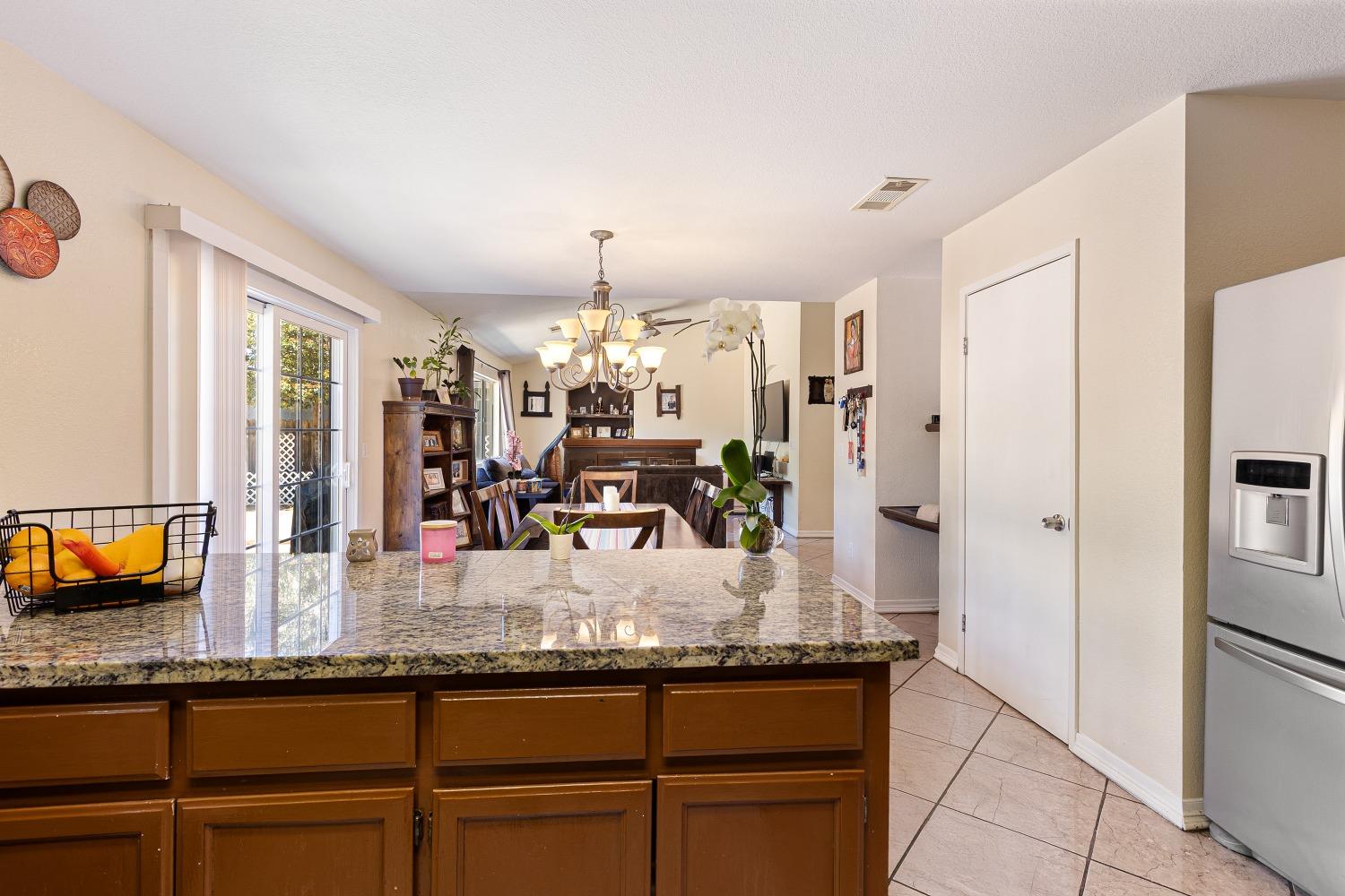 Detail Gallery Image 12 of 39 For 1867 William Moss Blvd, Stockton,  CA 95206 - 4 Beds | 2/1 Baths