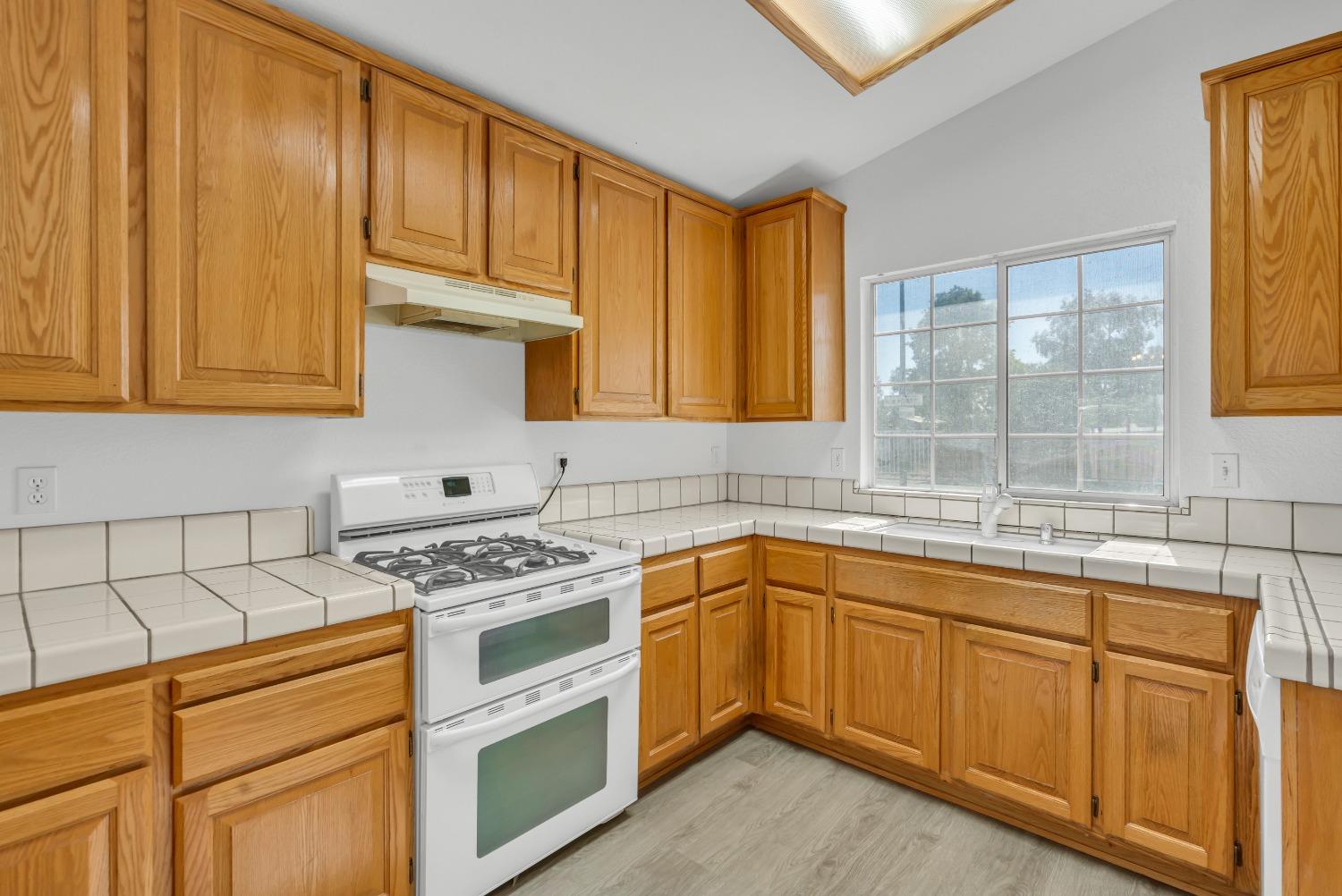 Detail Gallery Image 15 of 47 For 8281 New Point Dr, Sacramento,  CA 95828 - 3 Beds | 2 Baths