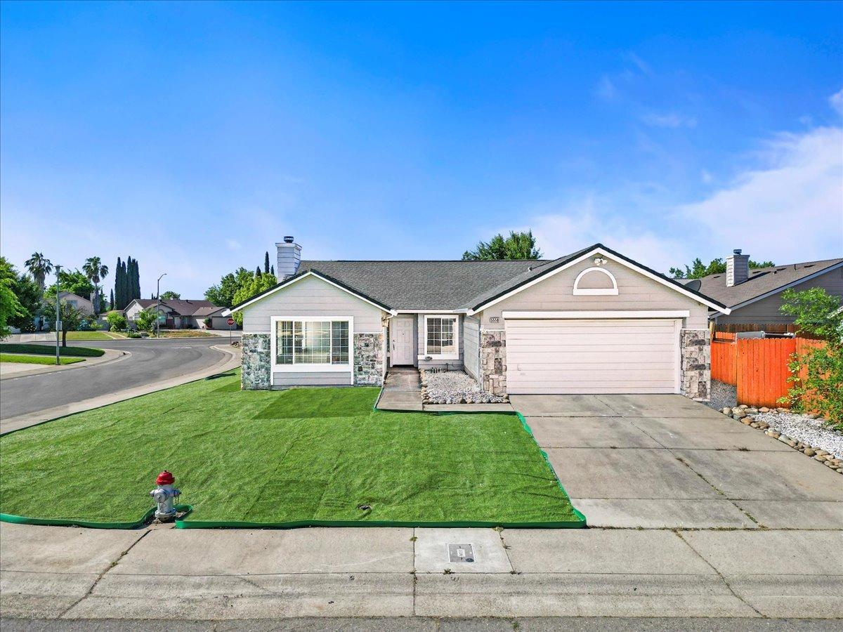 Detail Gallery Image 2 of 29 For 5550 Crystal Hill Way, Sacramento,  CA 95823 - 3 Beds | 2 Baths