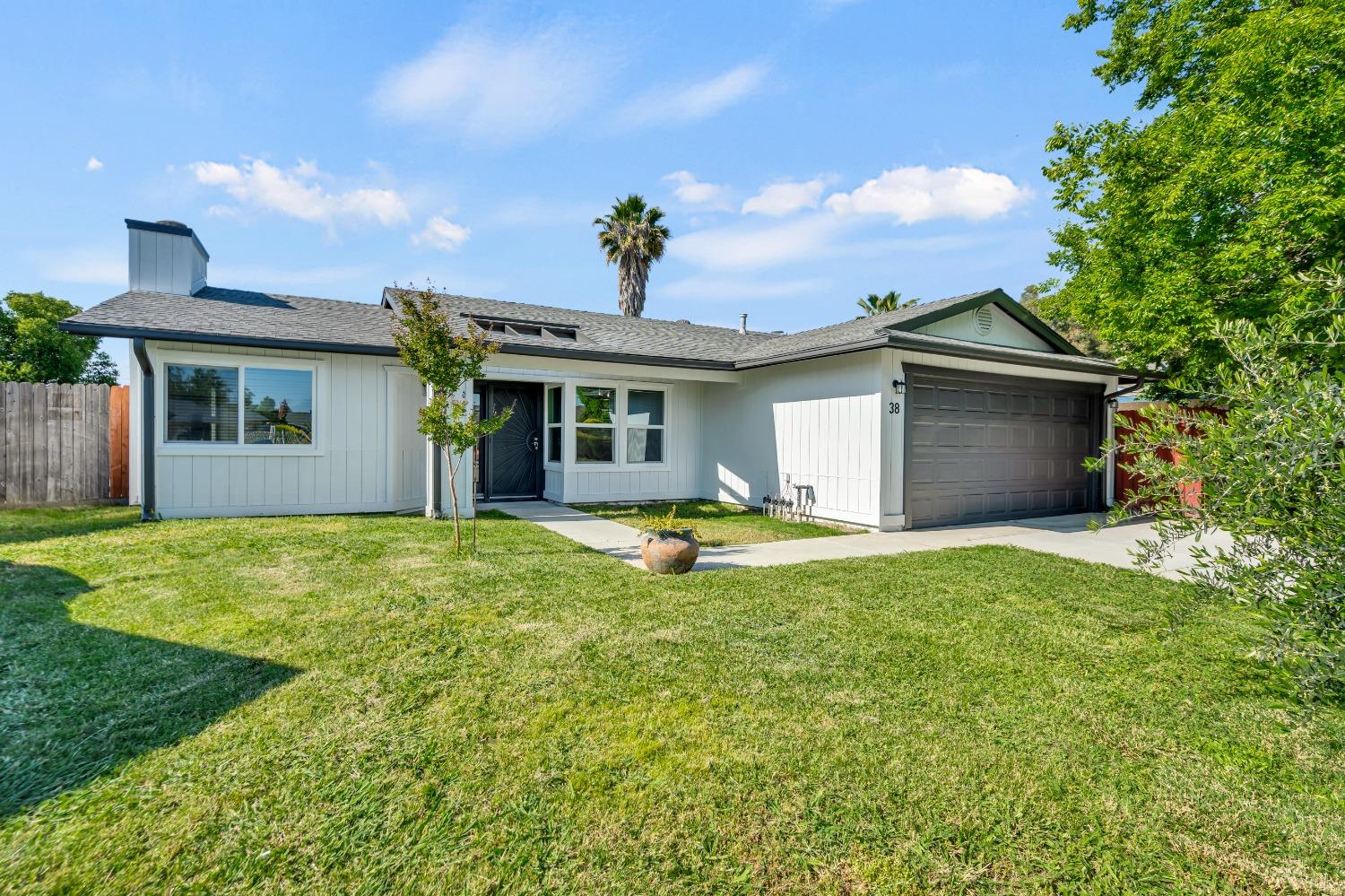 Detail Gallery Image 1 of 52 For 38 Mountainwood Ct, Sacramento,  CA 95823 - 4 Beds | 2 Baths