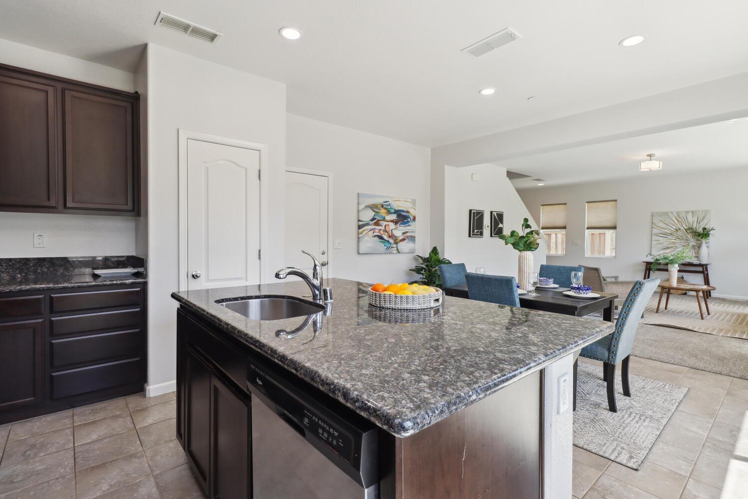 Detail Gallery Image 18 of 63 For 1336 Hughes St, Woodland,  CA 95776 - 4 Beds | 3 Baths