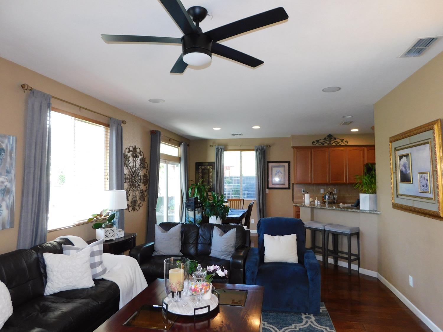 Detail Gallery Image 8 of 44 For 2185 Chapman Oak Dr, Stockton,  CA 95205 - 5 Beds | 3 Baths