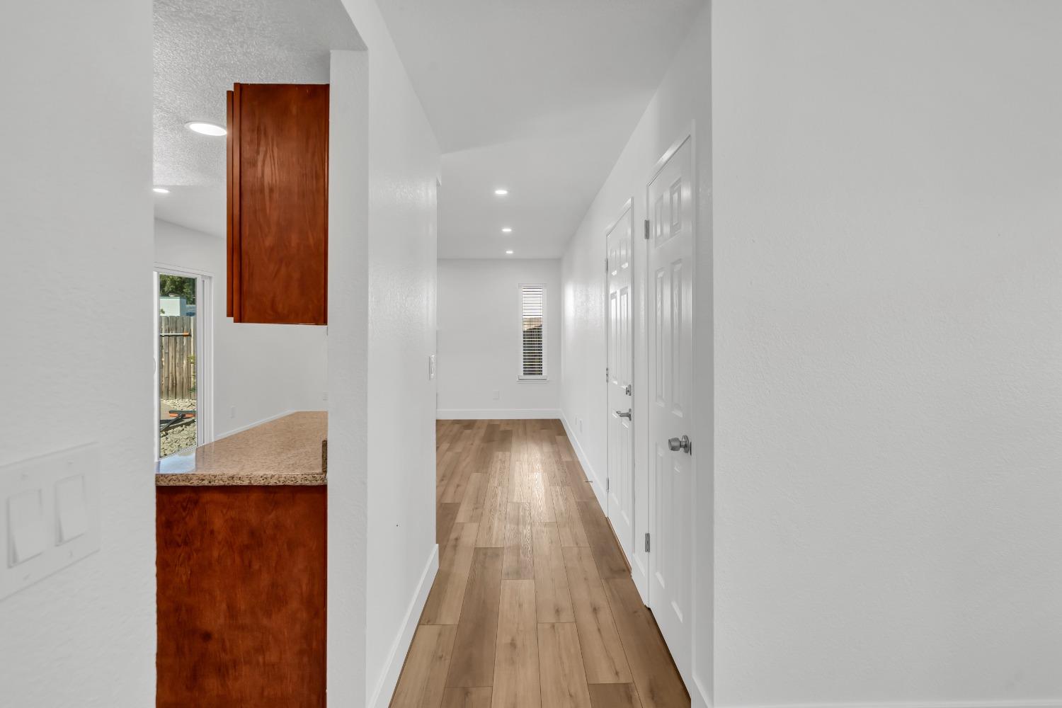 Detail Gallery Image 20 of 52 For 38 Mountainwood Ct, Sacramento,  CA 95823 - 4 Beds | 2 Baths