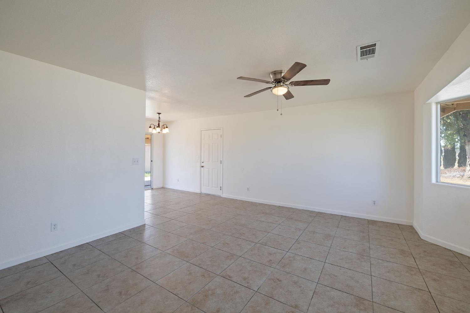 Detail Gallery Image 5 of 24 For 20269 Del Mar Rd, Madera,  CA 93638 - 3 Beds | 2 Baths