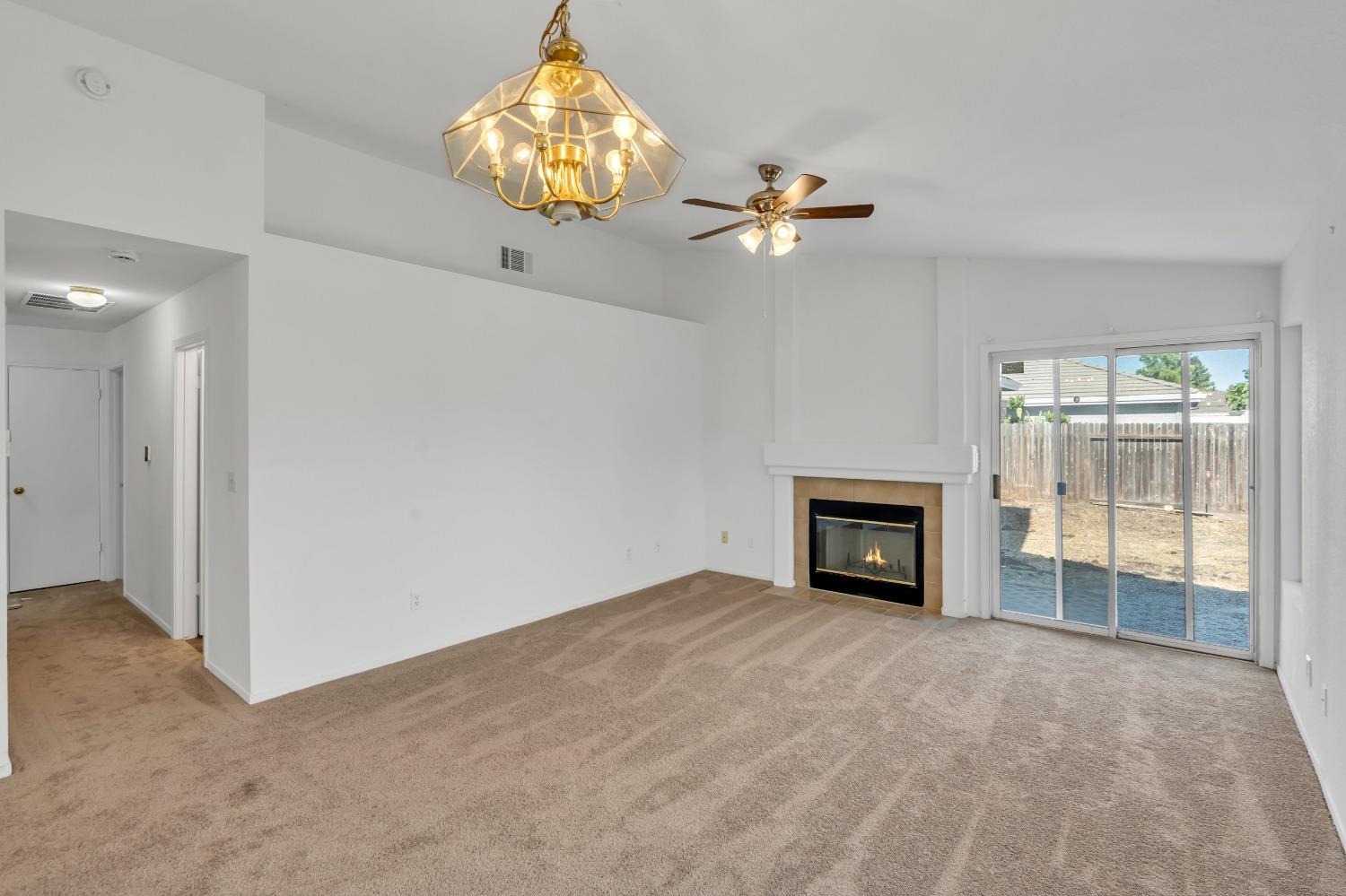 Detail Gallery Image 8 of 47 For 8281 New Point Dr, Sacramento,  CA 95828 - 3 Beds | 2 Baths