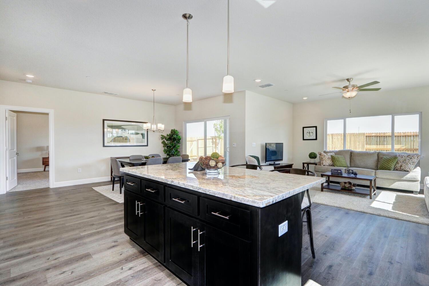 Detail Gallery Image 13 of 24 For 1129 Nicklaus Rd, Galt,  CA 95632 - 2 Beds | 2/1 Baths