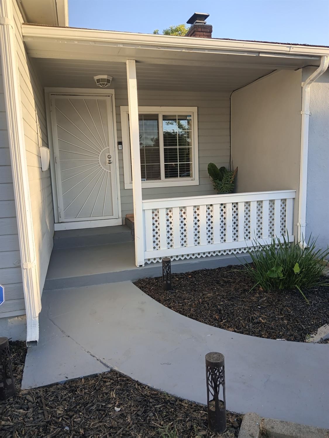 Detail Gallery Image 4 of 24 For 6300 40th Ave, Sacramento,  CA 95824 - 3 Beds | 1 Baths
