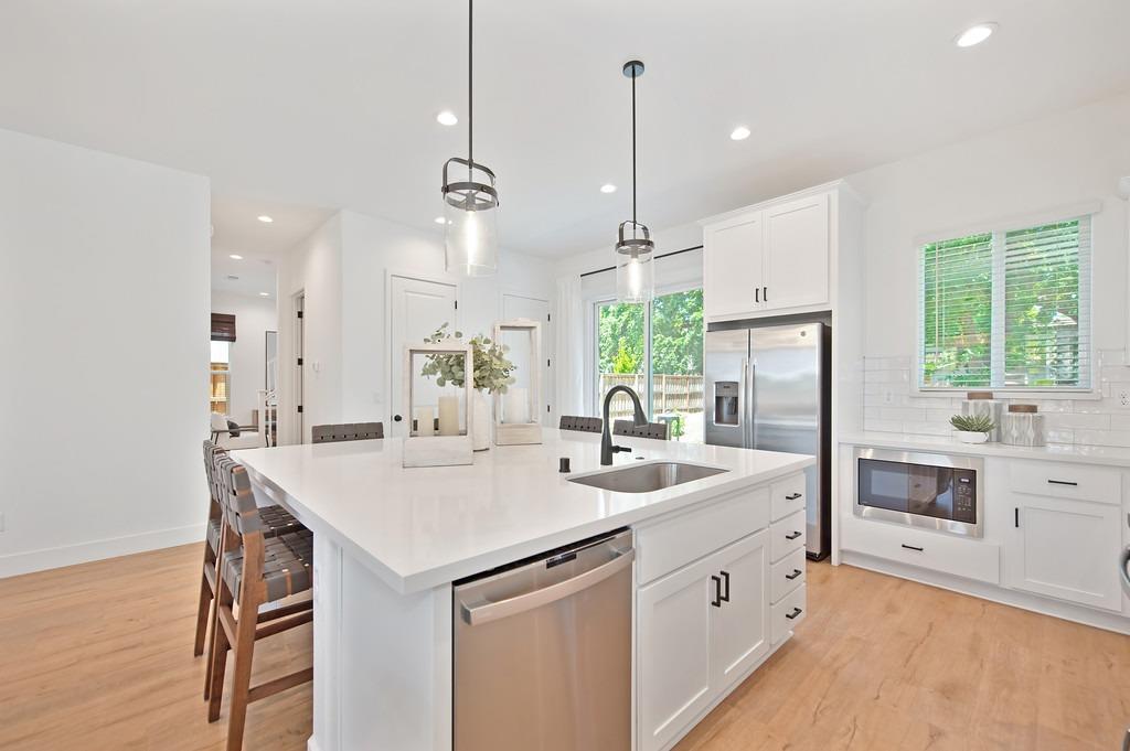 Detail Gallery Image 14 of 57 For 2327 5th Ave, Sacramento,  CA 95818 - 3 Beds | 2/1 Baths