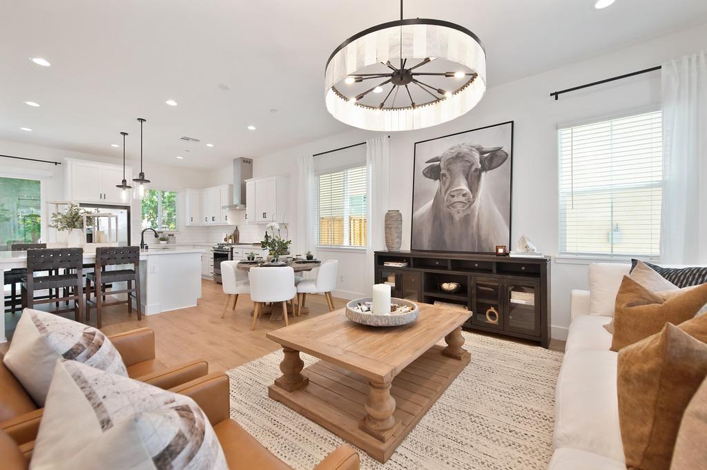 Detail Gallery Image 8 of 57 For 2327 5th Ave, Sacramento,  CA 95818 - 3 Beds | 2/1 Baths