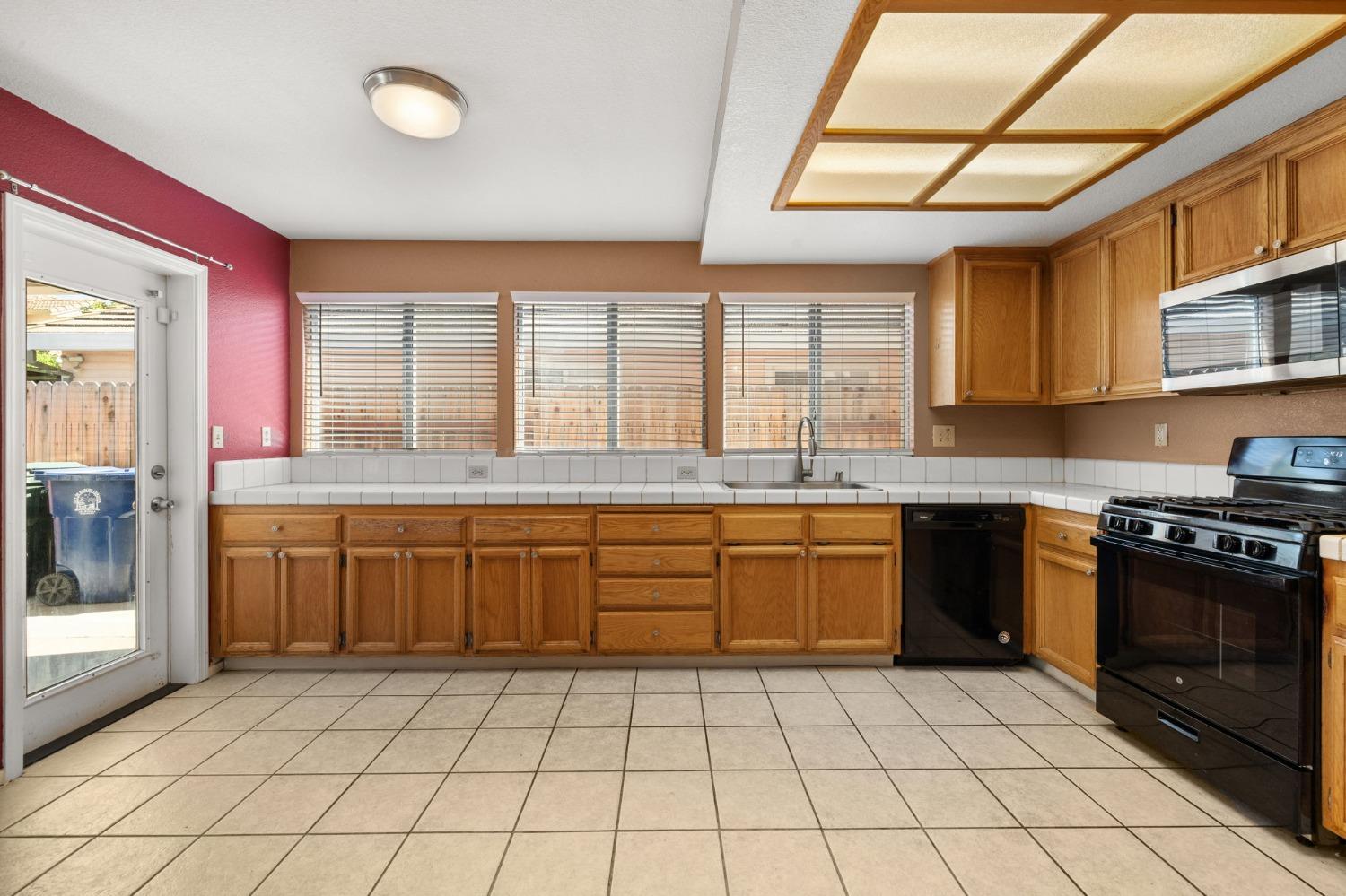 Detail Gallery Image 18 of 46 For 3544 Misty Morning Cir, Sacramento,  CA 95827 - 4 Beds | 2/1 Baths