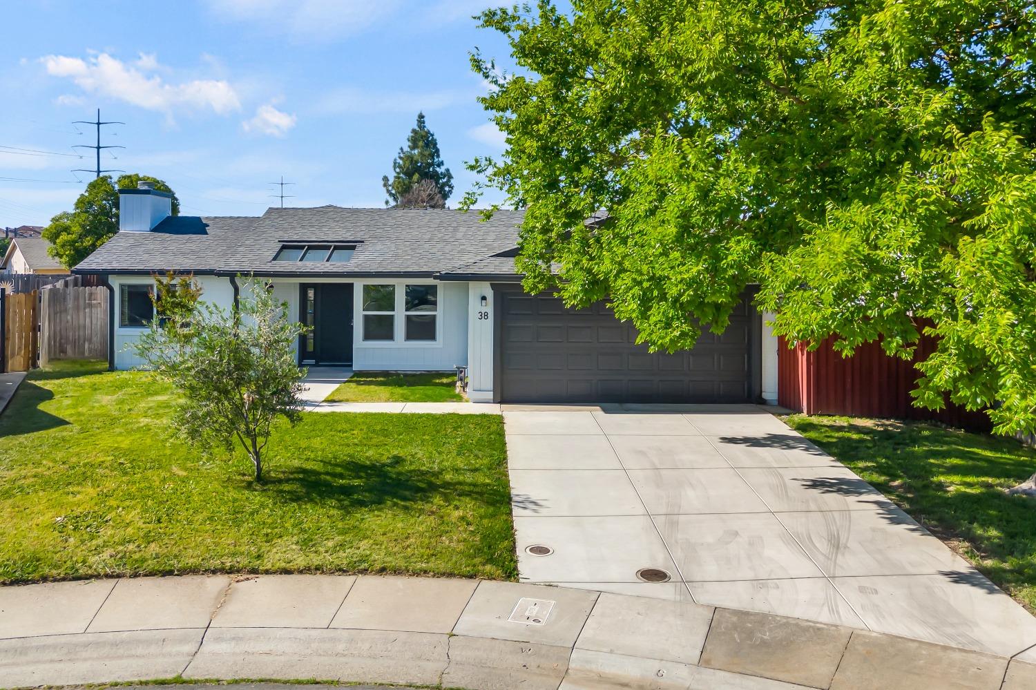 Detail Gallery Image 4 of 52 For 38 Mountainwood Ct, Sacramento,  CA 95823 - 4 Beds | 2 Baths