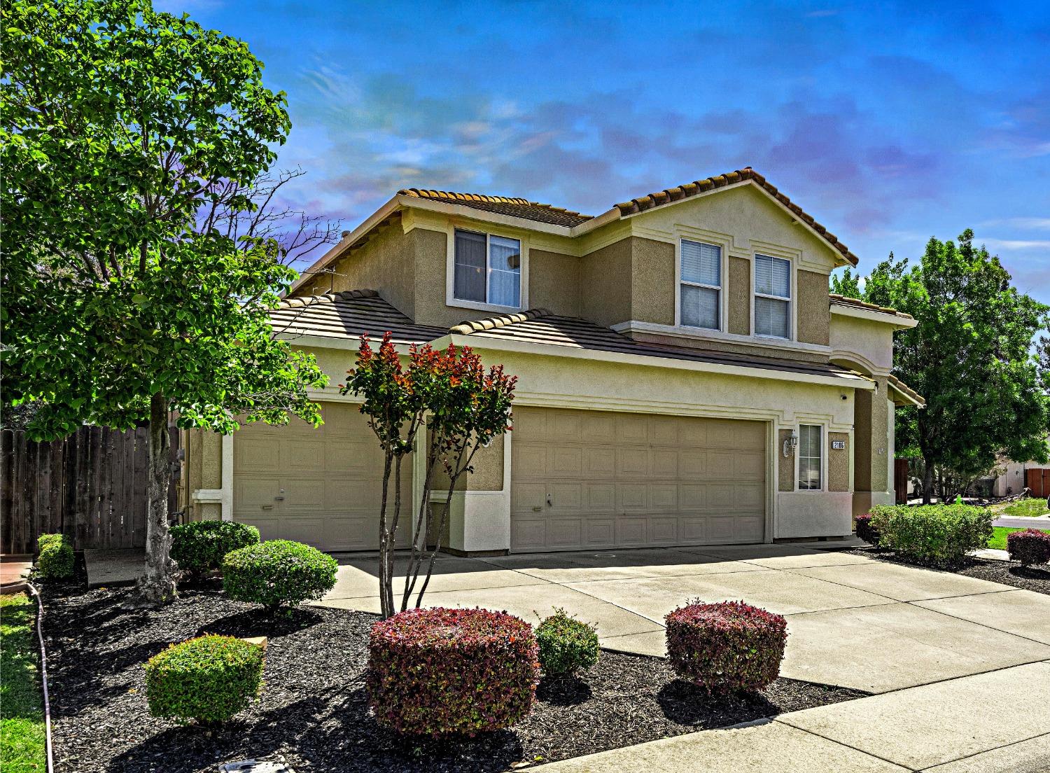 Detail Gallery Image 2 of 43 For 2106 Cargill Way, Roseville,  CA 95747 - 4 Beds | 2/1 Baths