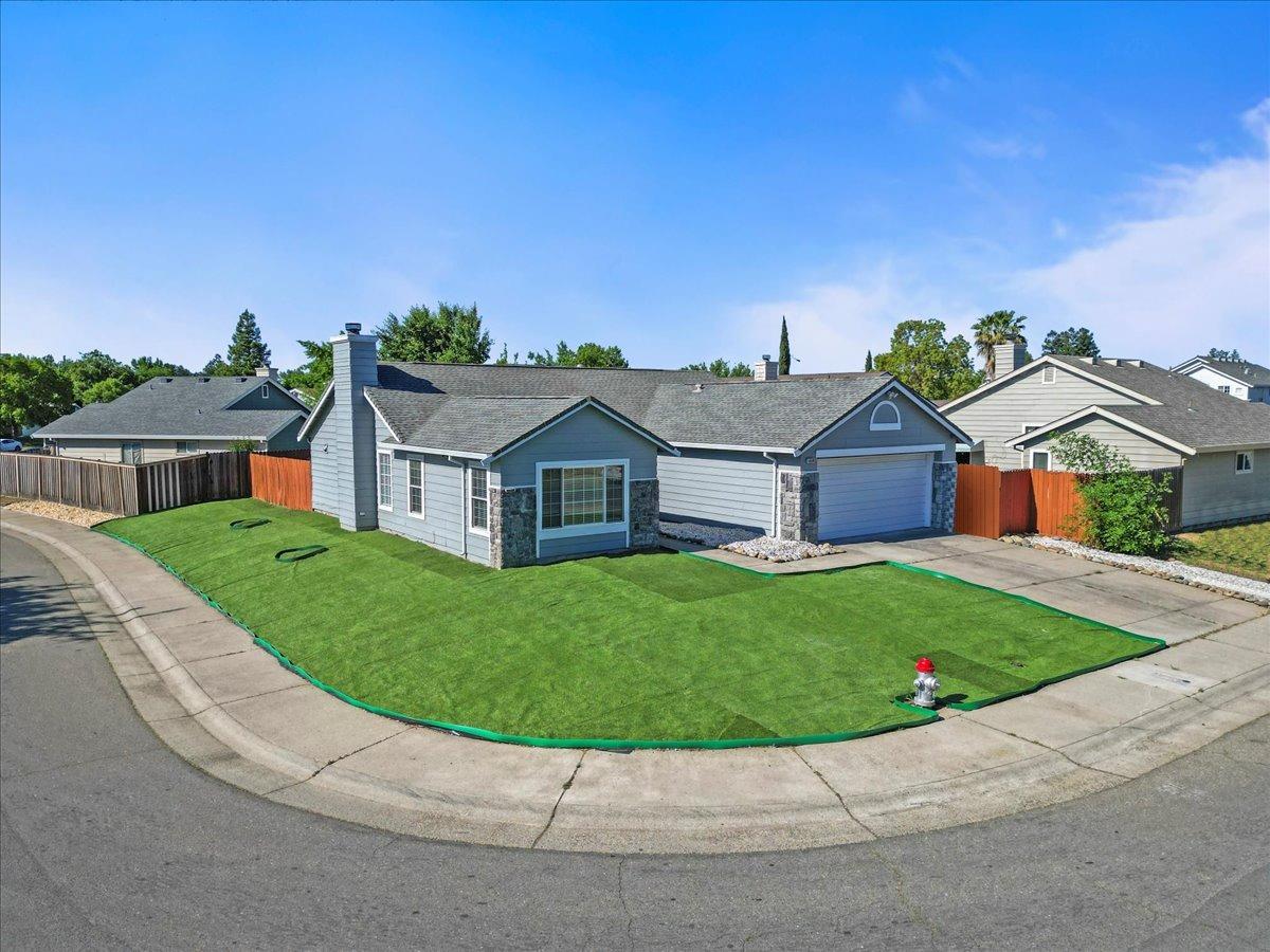 Detail Gallery Image 3 of 29 For 5550 Crystal Hill Way, Sacramento,  CA 95823 - 3 Beds | 2 Baths