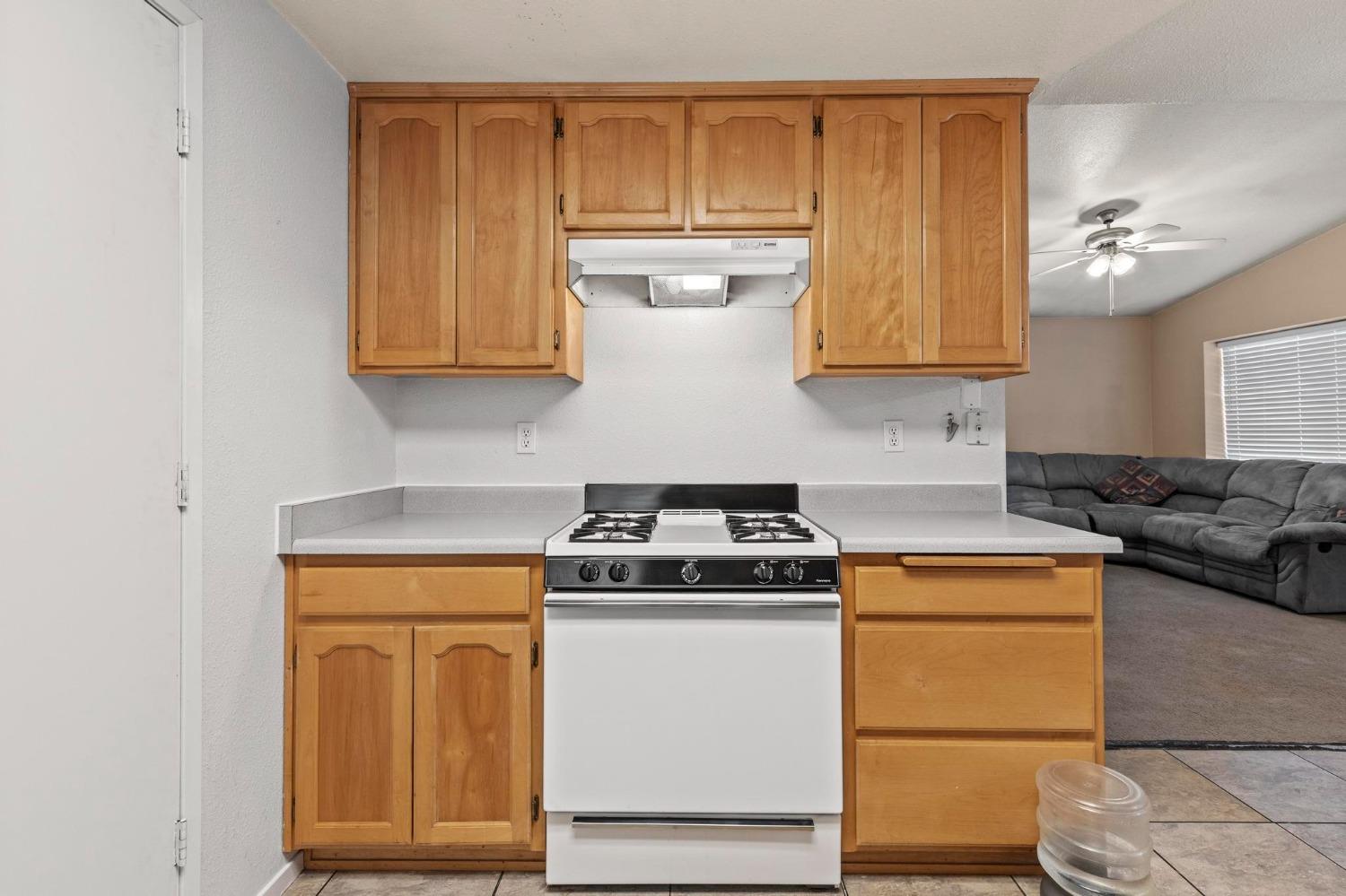 Detail Gallery Image 11 of 32 For 2728 Lowell Dr, Chico,  CA 95973 - 3 Beds | 2 Baths