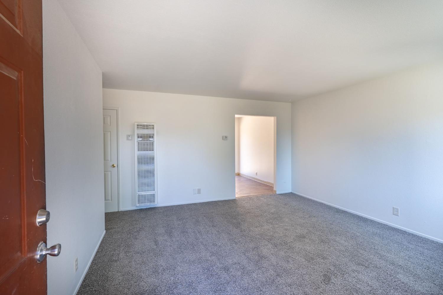 Detail Gallery Image 4 of 23 For 1906 Celeste Ct, Modesto,  CA 95355 - – Beds | – Baths