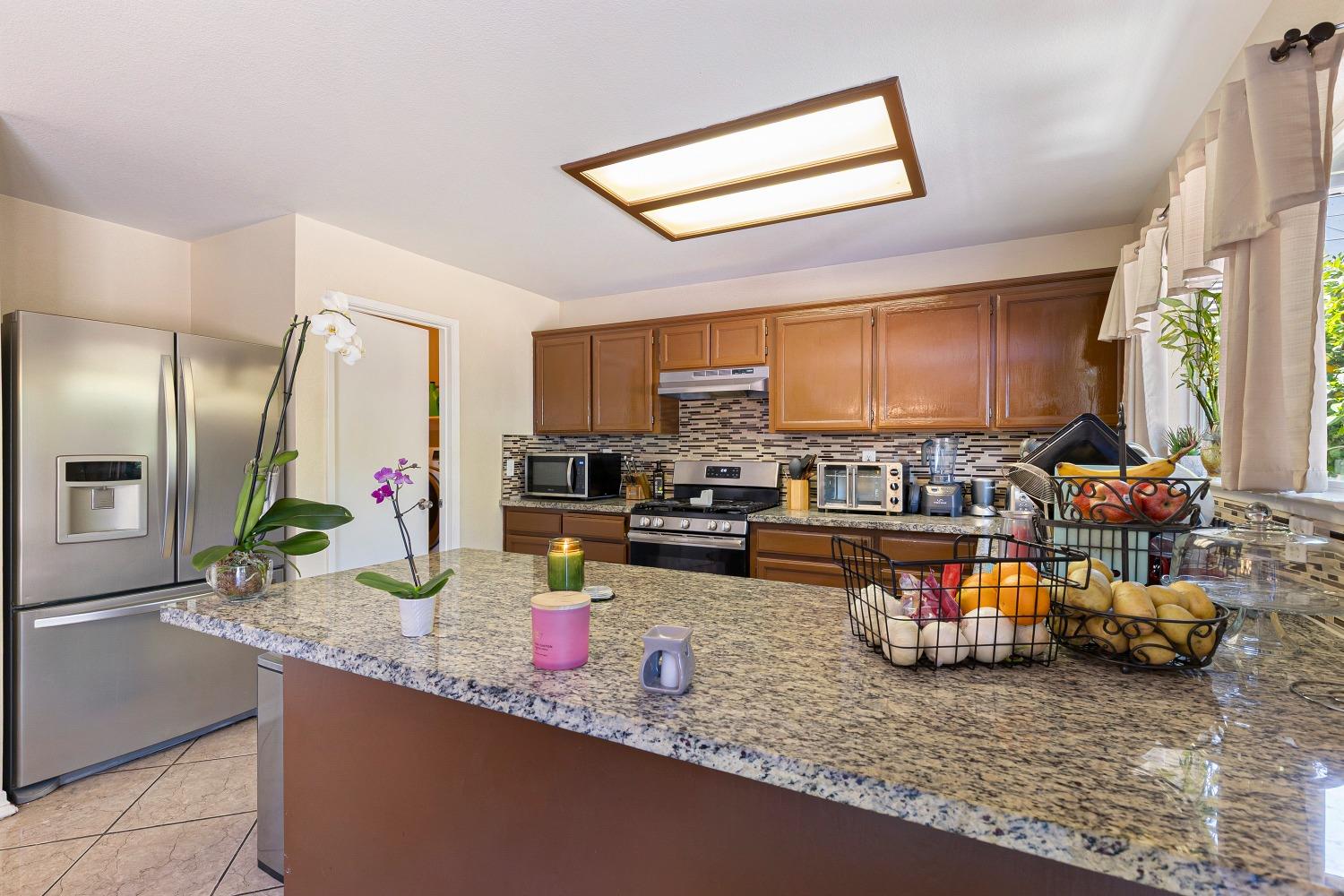 Detail Gallery Image 11 of 39 For 1867 William Moss Blvd, Stockton,  CA 95206 - 4 Beds | 2/1 Baths