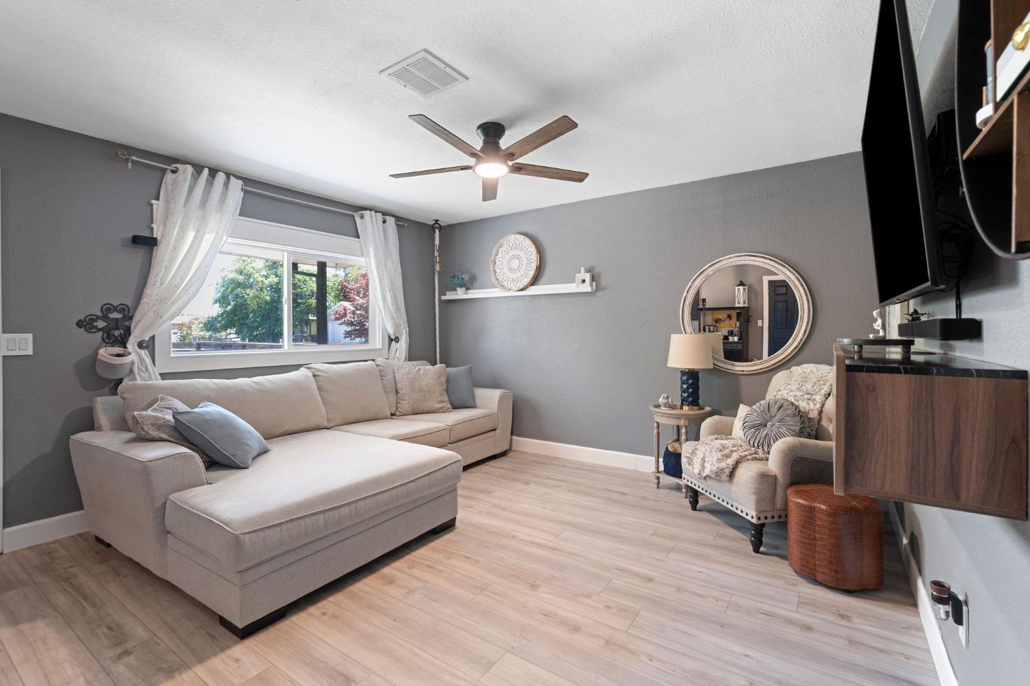 Detail Gallery Image 7 of 24 For 921 Quiet Way, Rio Linda,  CA 95673 - 3 Beds | 1 Baths