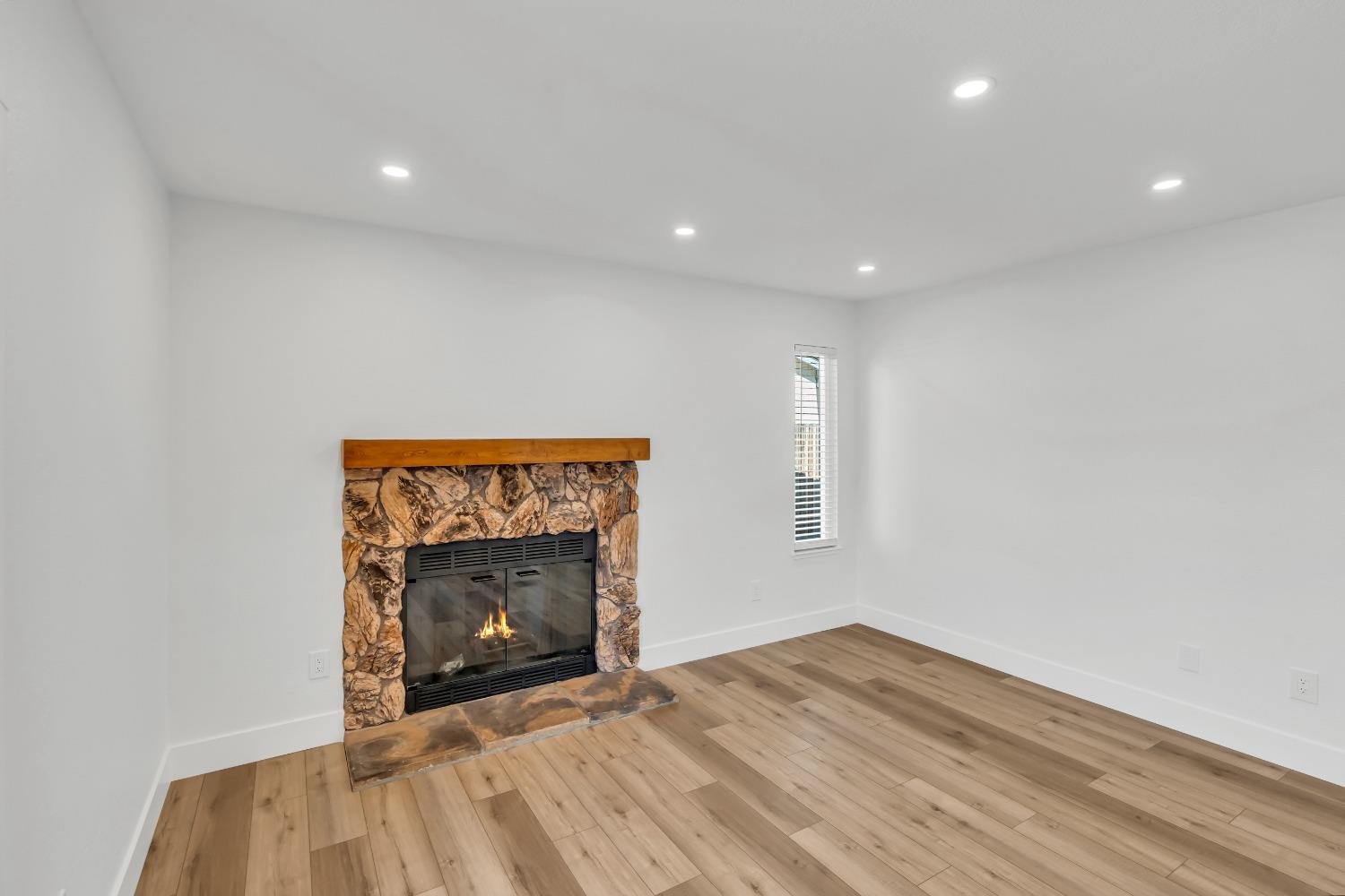 Detail Gallery Image 25 of 52 For 38 Mountainwood Ct, Sacramento,  CA 95823 - 4 Beds | 2 Baths