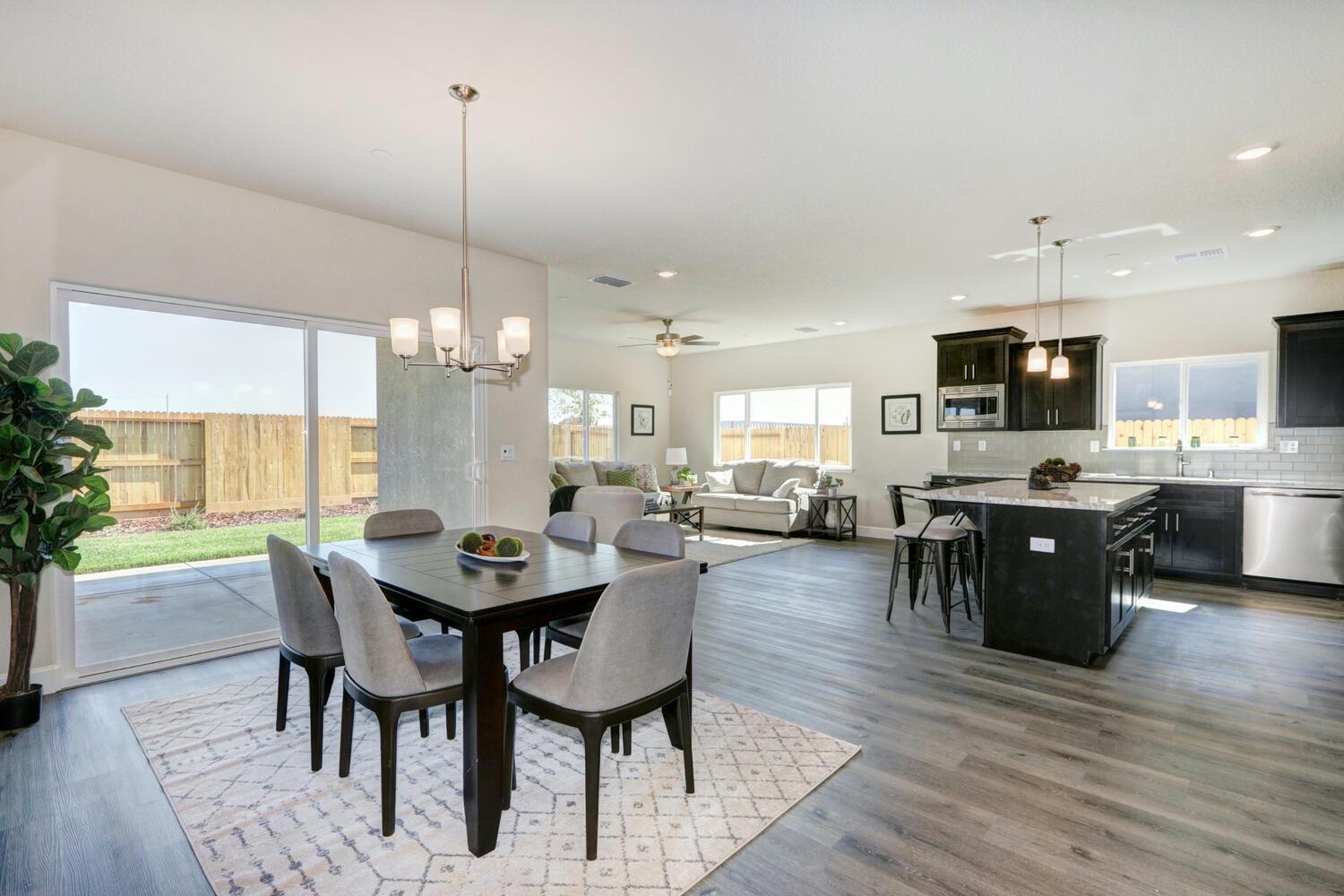 Detail Gallery Image 5 of 24 For 1129 Nicklaus Rd, Galt,  CA 95632 - 2 Beds | 2/1 Baths