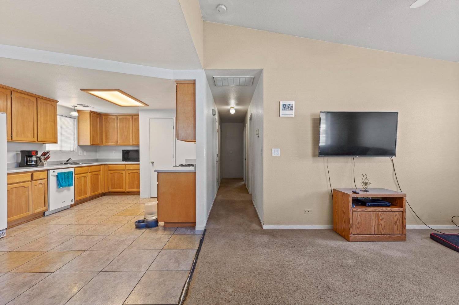 Detail Gallery Image 13 of 32 For 2728 Lowell Dr, Chico,  CA 95973 - 3 Beds | 2 Baths