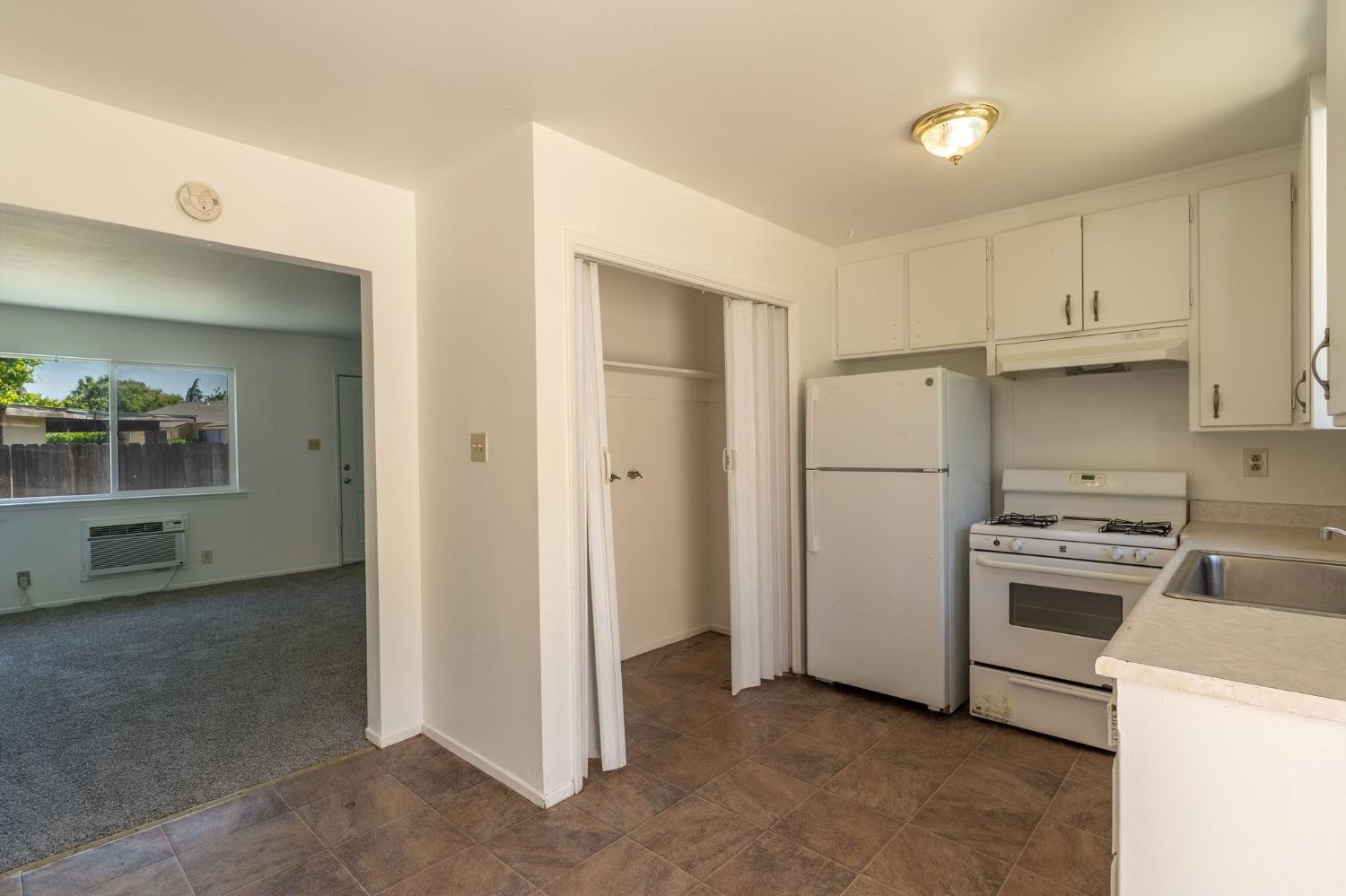 Detail Gallery Image 9 of 23 For 1906 Celeste Ct, Modesto,  CA 95355 - – Beds | – Baths
