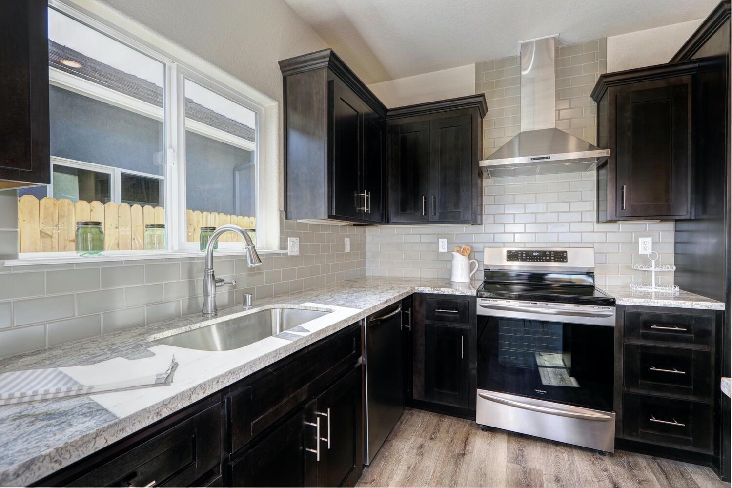 Detail Gallery Image 14 of 24 For 1129 Nicklaus Rd, Galt,  CA 95632 - 2 Beds | 2/1 Baths