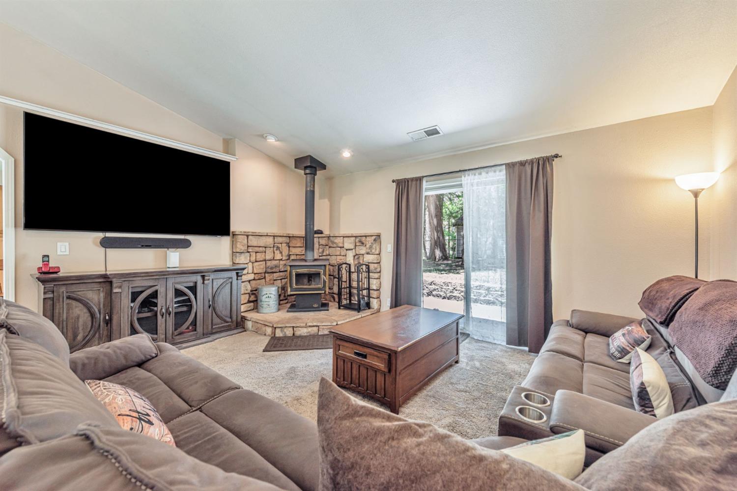 Dolly Varden Lane, Pollock Pines, California image 11