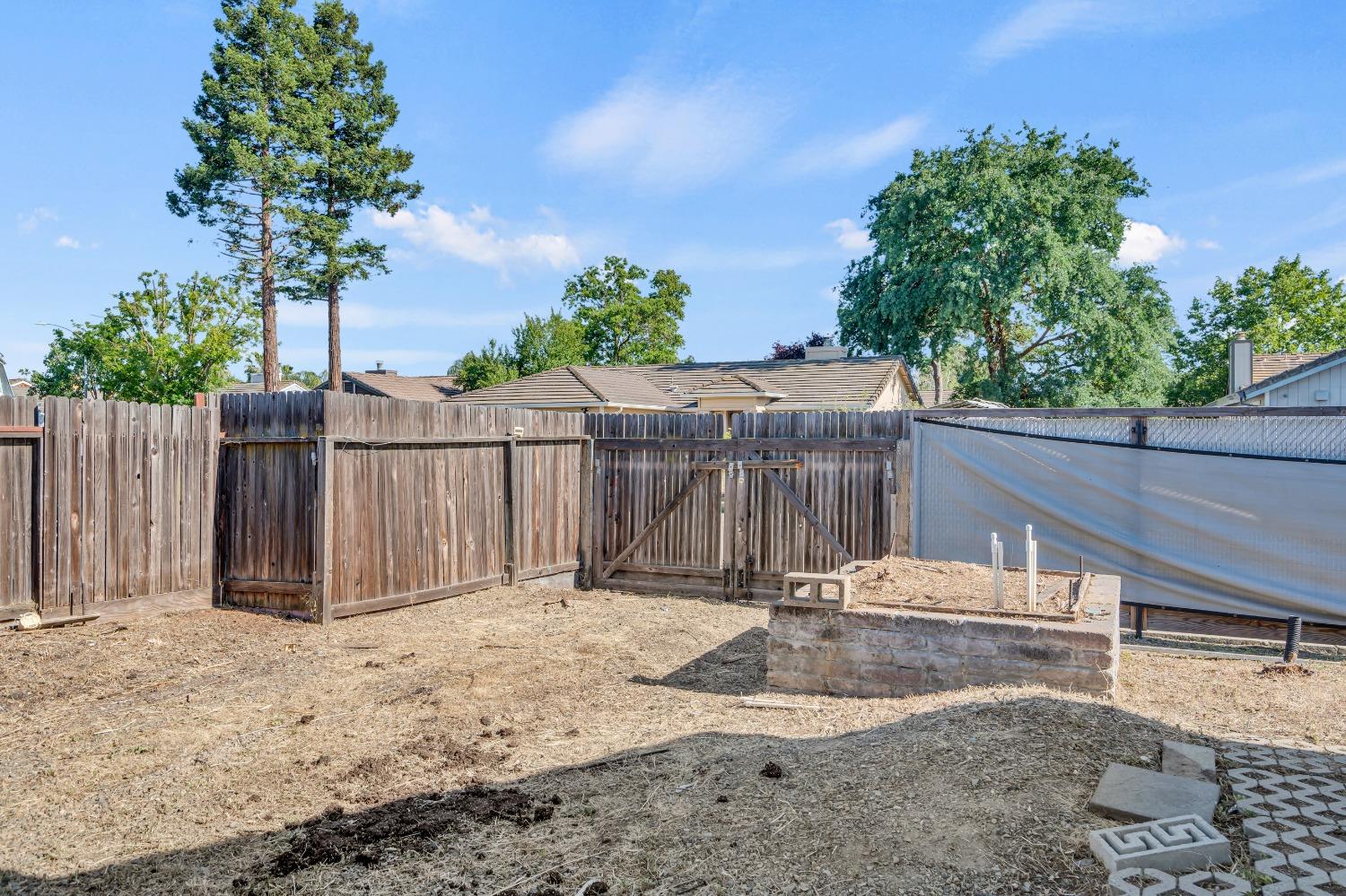 Detail Gallery Image 33 of 47 For 8281 New Point Dr, Sacramento,  CA 95828 - 3 Beds | 2 Baths