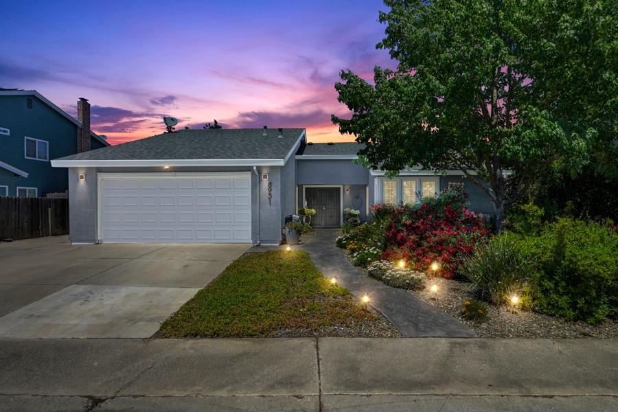 Detail Gallery Image 1 of 60 For 8931 Mountain Home Ct, Elk Grove,  CA 95624 - 3 Beds | 2 Baths
