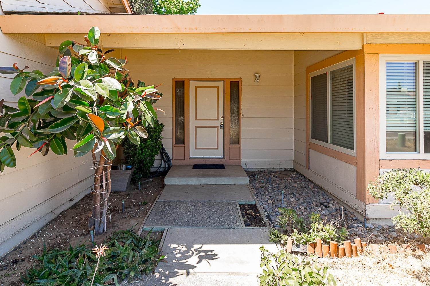 Detail Gallery Image 4 of 24 For 2621 Dels Ln, Turlock,  CA 95382 - 3 Beds | 2 Baths