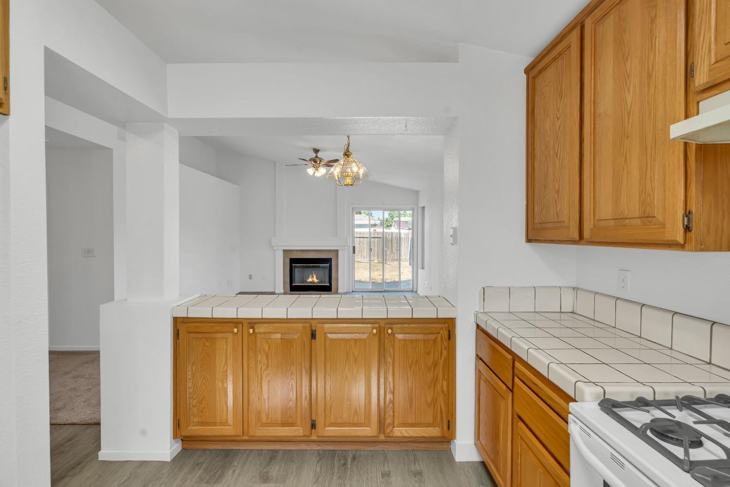 Detail Gallery Image 14 of 47 For 8281 New Point Dr, Sacramento,  CA 95828 - 3 Beds | 2 Baths