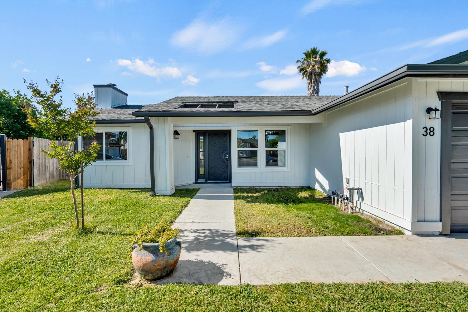 Detail Gallery Image 6 of 52 For 38 Mountainwood Ct, Sacramento,  CA 95823 - 4 Beds | 2 Baths