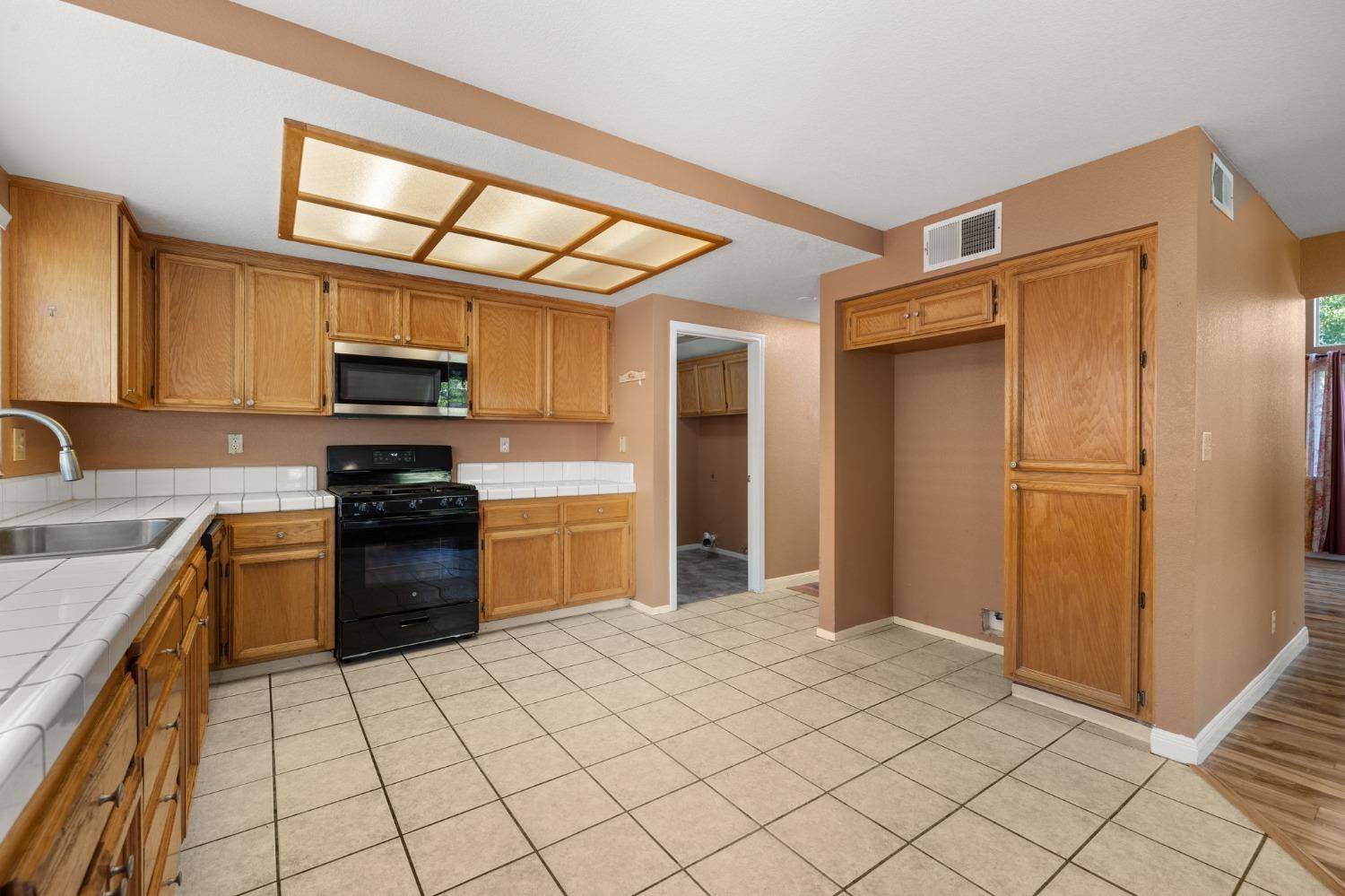 Detail Gallery Image 17 of 46 For 3544 Misty Morning Cir, Sacramento,  CA 95827 - 4 Beds | 2/1 Baths