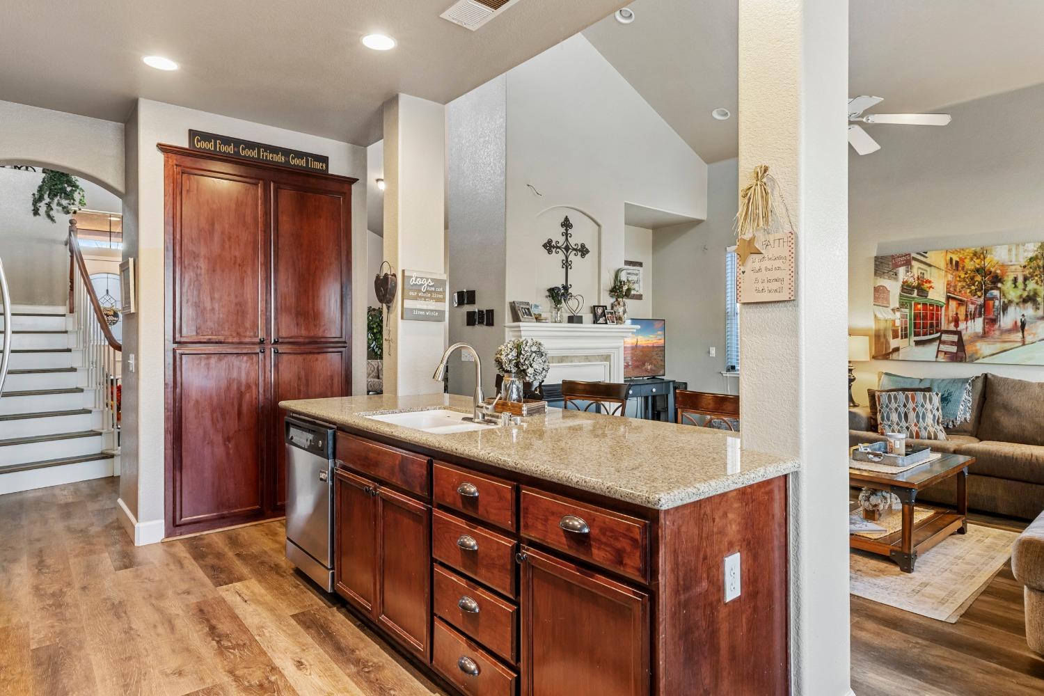 Detail Gallery Image 6 of 25 For 2825 Bullion Ct, Riverbank,  CA 95367 - 4 Beds | 2/1 Baths