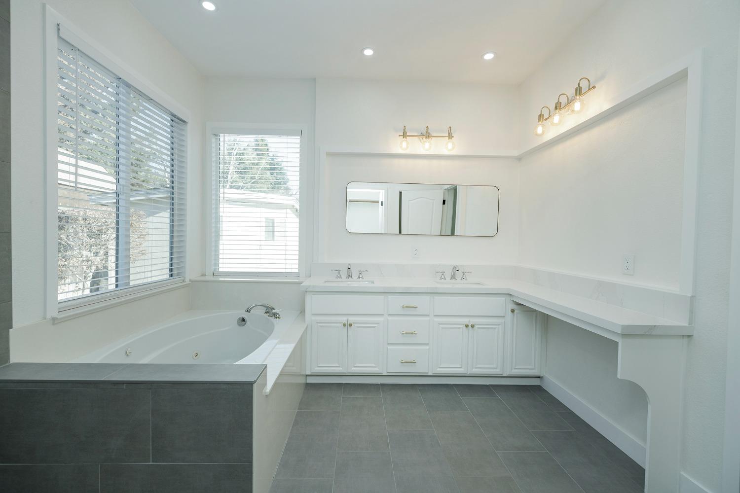 Detail Gallery Image 23 of 45 For 2192 Ivory Lace Ave, Manteca,  CA 95337 - 4 Beds | 2/1 Baths