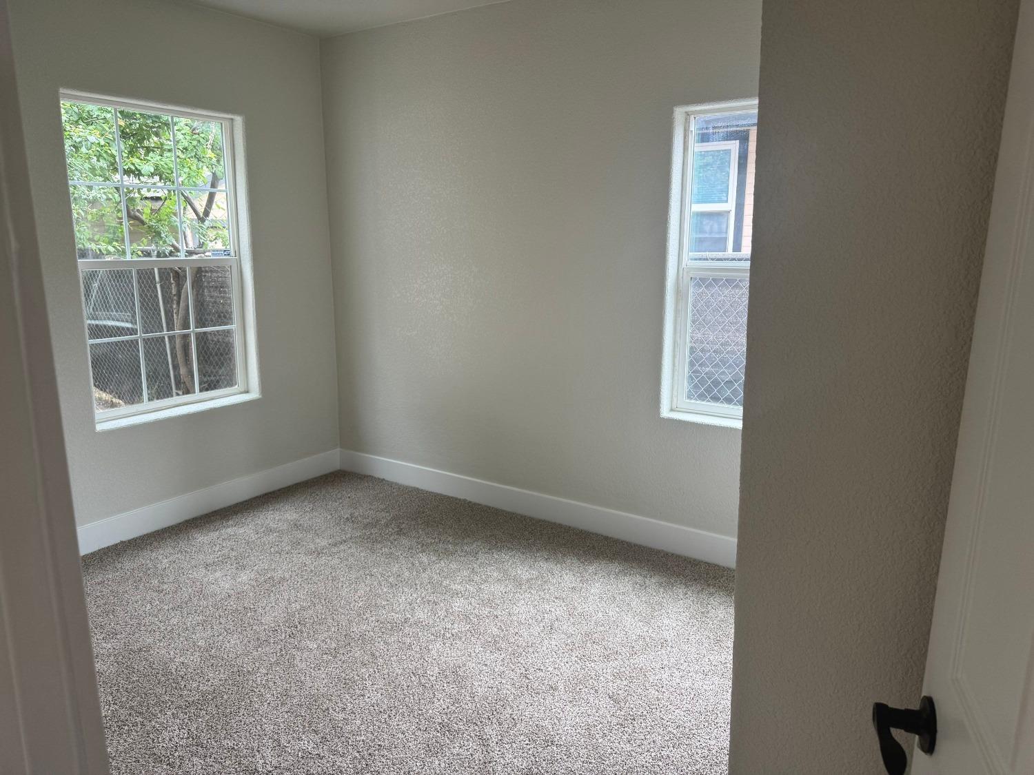 Detail Gallery Image 10 of 22 For 3138 San Diego Way, Sacramento,  CA 95820 - 4 Beds | 1/1 Baths