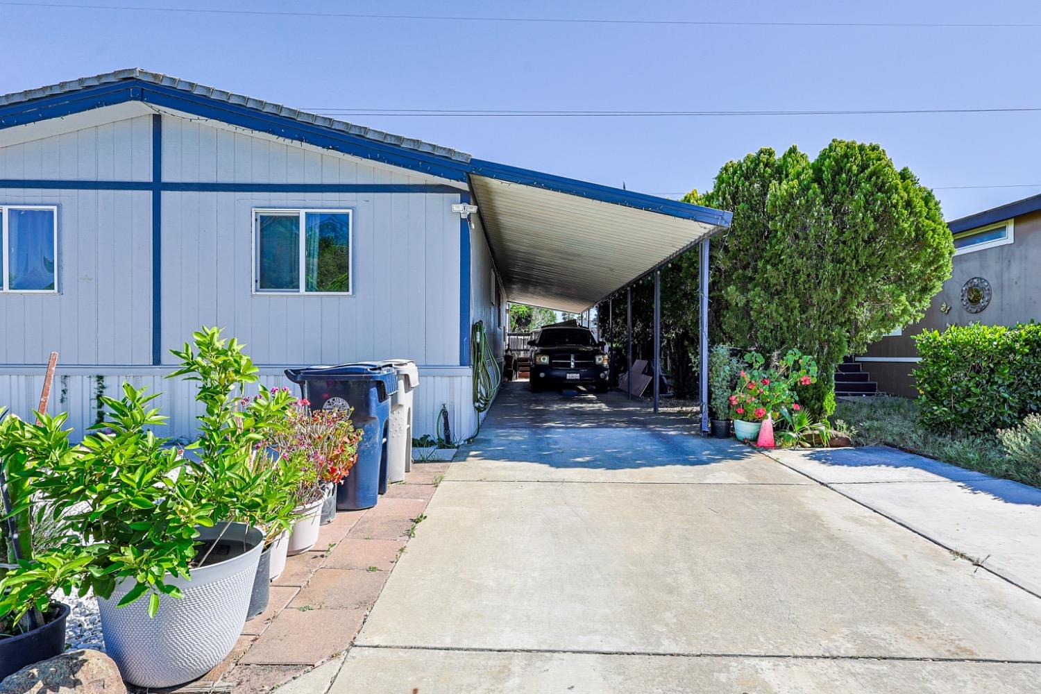 Detail Gallery Image 3 of 16 For 3950 Mack Rd 129, Sacramento,  CA 95823 - 3 Beds | 2 Baths