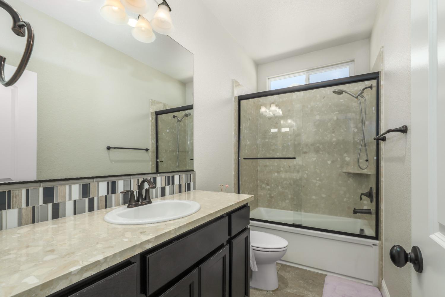 Detail Gallery Image 21 of 48 For 8417 Everson Ln, Elk Grove,  CA 95758 - 4 Beds | 3 Baths