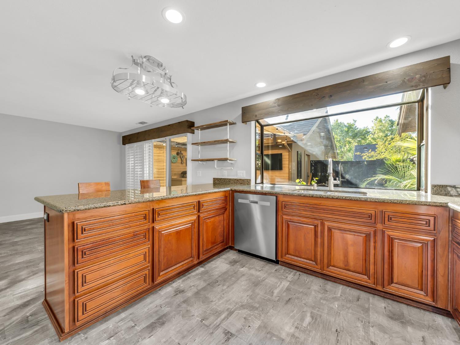 Detail Gallery Image 13 of 49 For 11303 Gold Country Blvd, Gold River,  CA 95670 - 3 Beds | 2/1 Baths