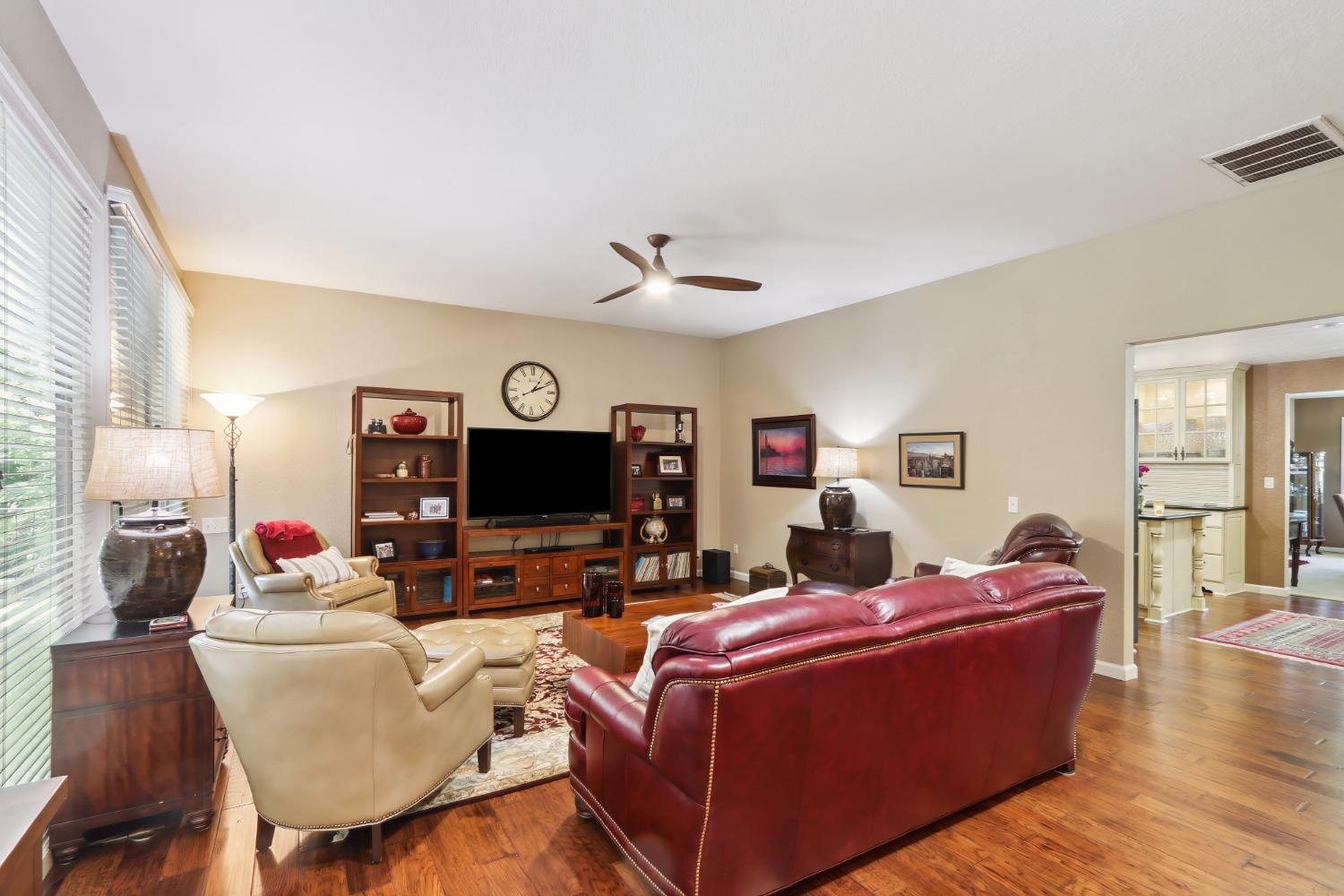 Detail Gallery Image 9 of 50 For 3305 Inverness Ct, Sacramento,  CA 95821 - 5 Beds | 3/1 Baths