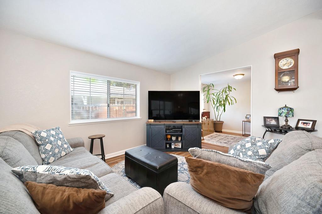 Detail Gallery Image 9 of 56 For 13948 Golden Star Rd, Grass Valley,  CA 95949 - 2 Beds | 2 Baths