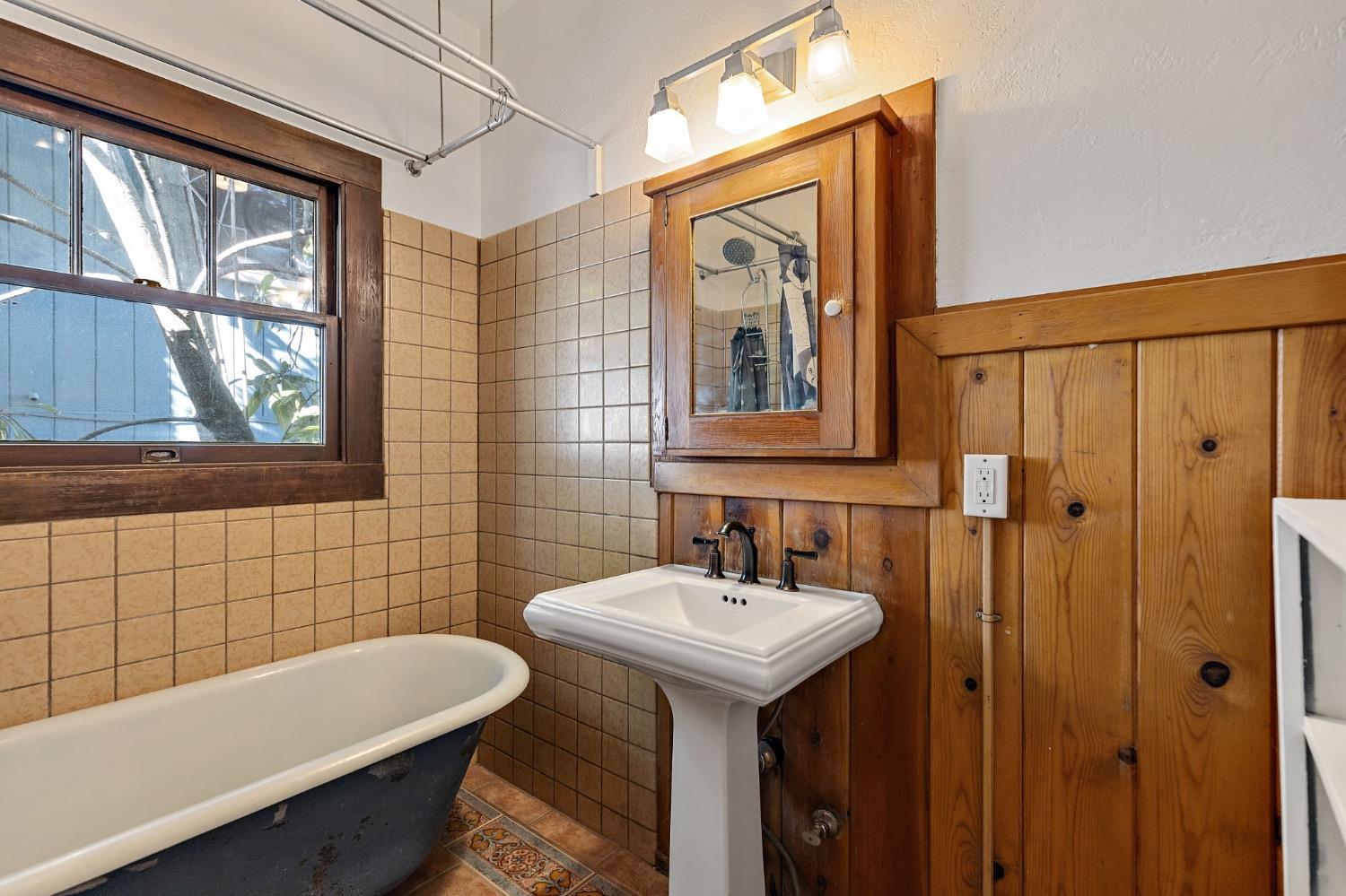 Detail Gallery Image 19 of 35 For 418 25th St, Sacramento,  CA 95816 - 3 Beds | 1 Baths