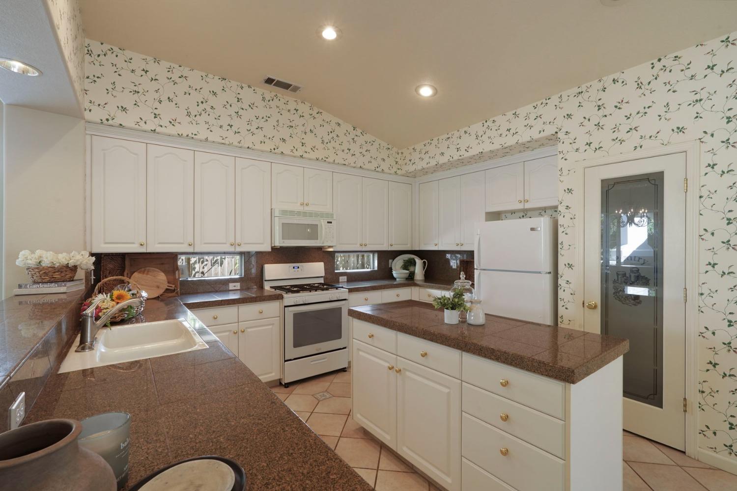Detail Gallery Image 18 of 48 For 2607 W Elm St, Lodi,  CA 95242 - 3 Beds | 2 Baths