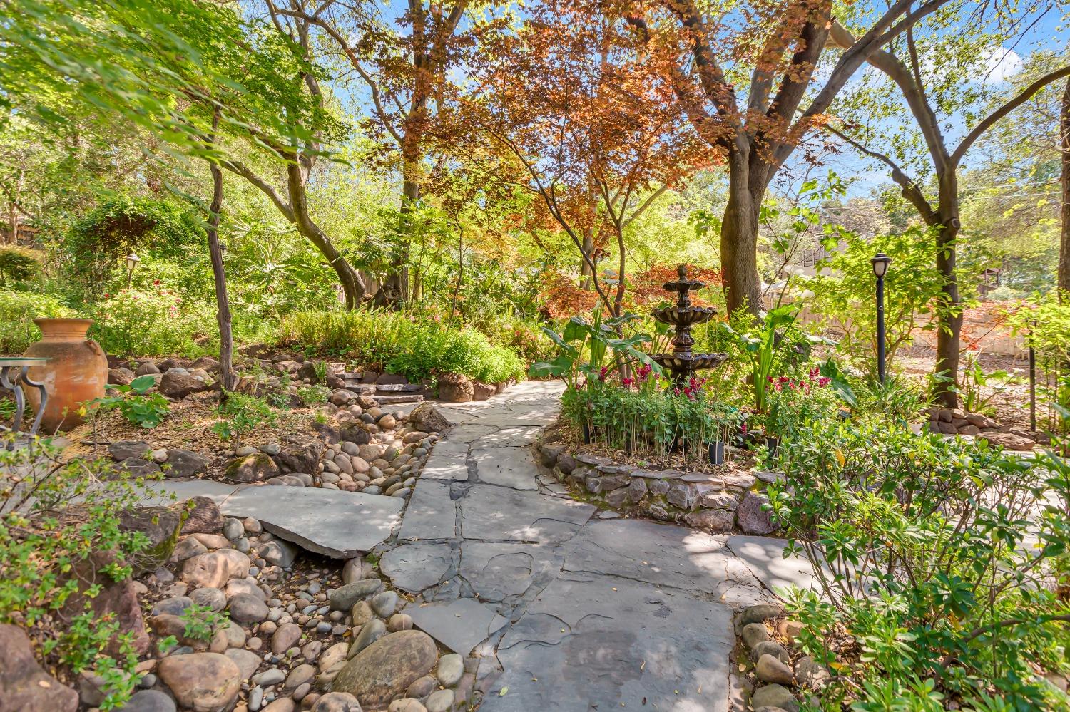 Detail Gallery Image 30 of 46 For 4006 Canyon Dr, Fair Oaks,  CA 95628 - 5 Beds | 4 Baths