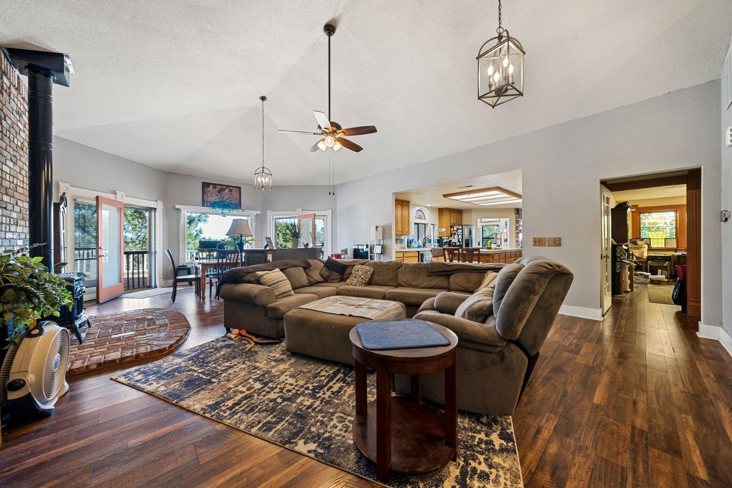 Detail Gallery Image 9 of 89 For 14001 Surrey Junction Ln, Sutter Creek,  CA 95685 - 3 Beds | 2/1 Baths
