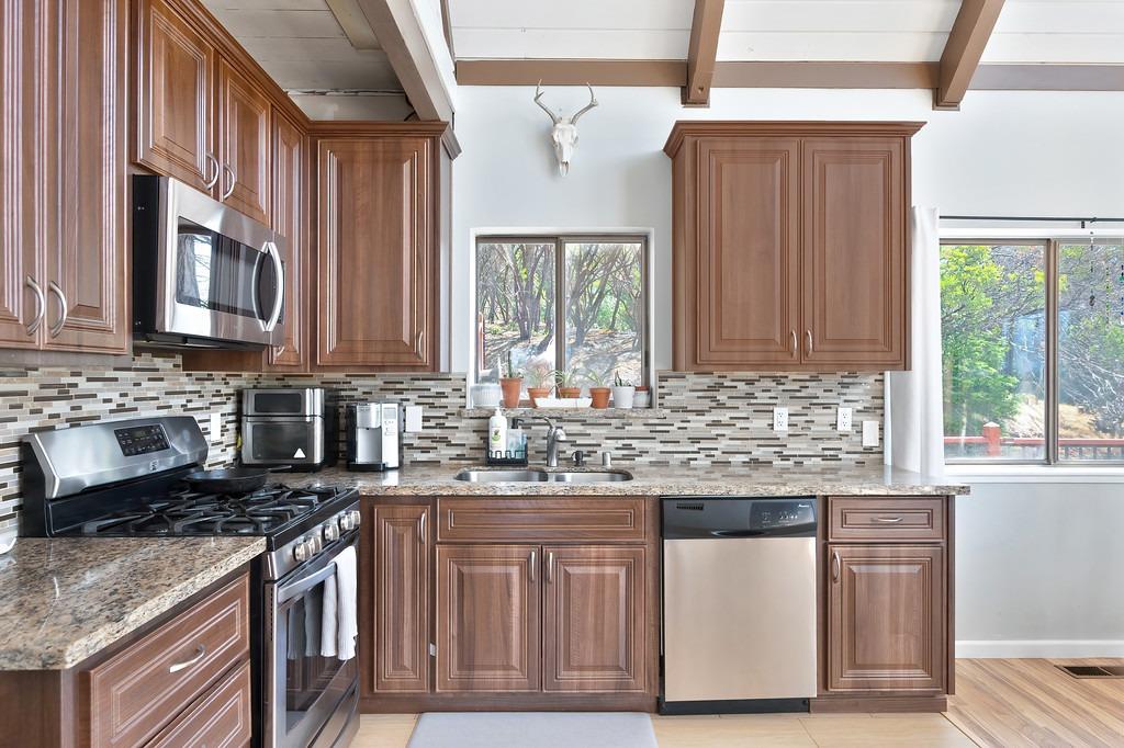 Detail Gallery Image 18 of 48 For 6202 Green Ridge Dr, Foresthill,  CA 95631 - 3 Beds | 2/1 Baths