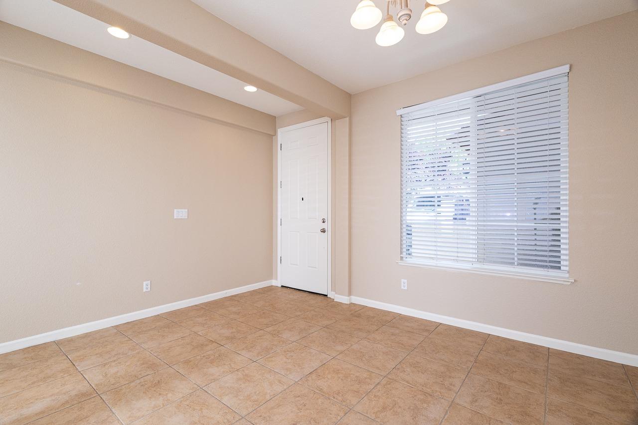Detail Gallery Image 8 of 26 For 1532 Hammond Ct, Folsom,  CA 95630 - 4 Beds | 2/1 Baths