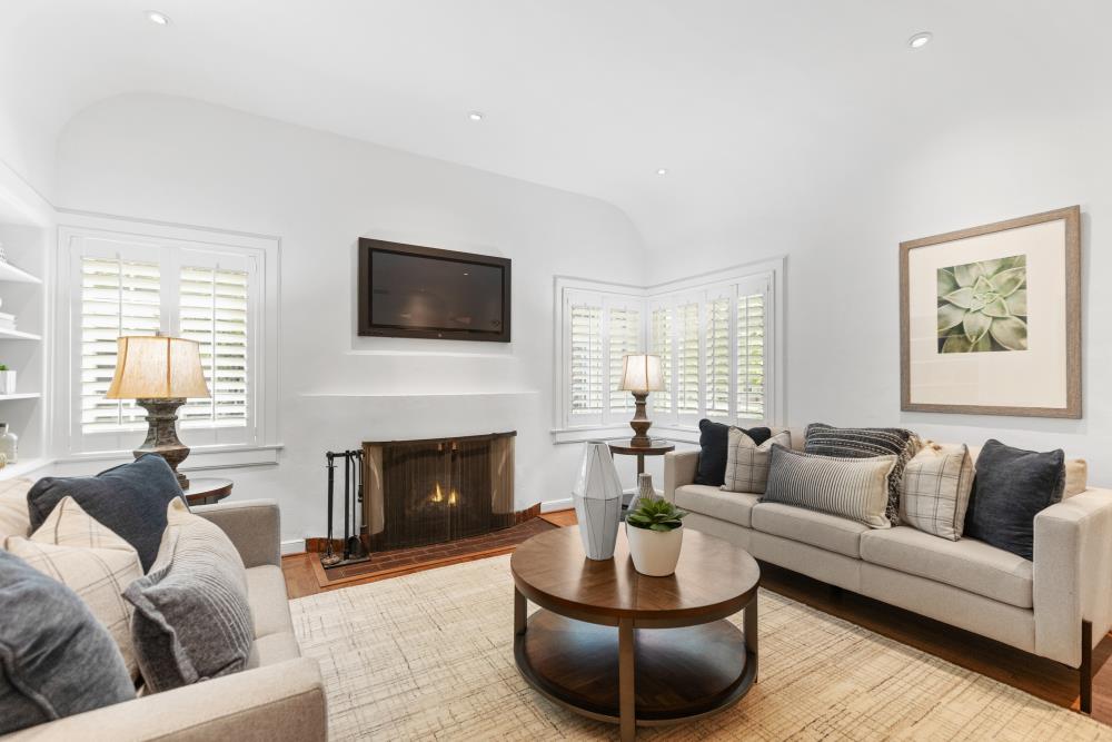 Detail Gallery Image 3 of 65 For 1831 Bidwell Way, Sacramento,  CA 95818 - 3 Beds | 2 Baths