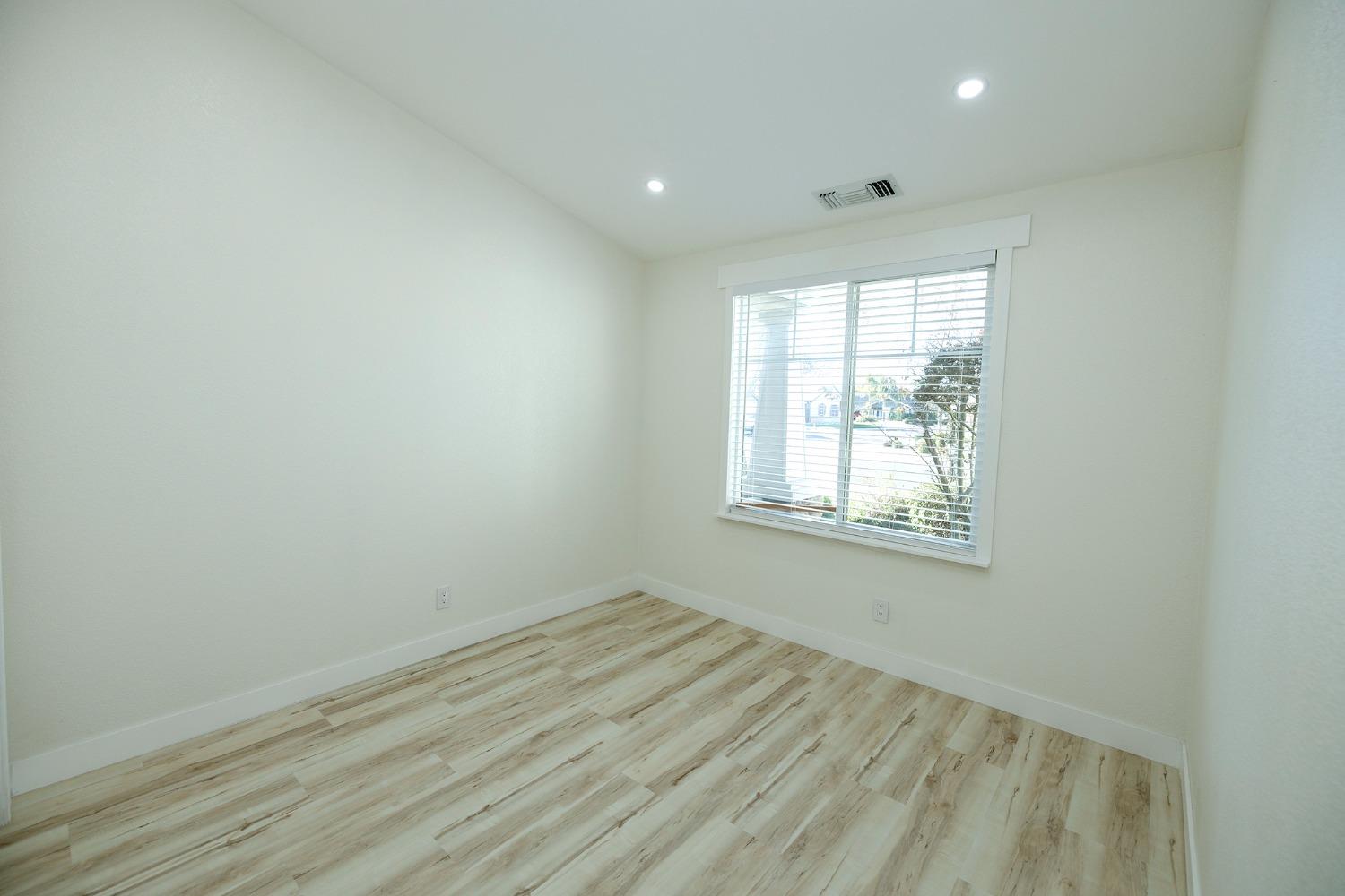 Detail Gallery Image 26 of 45 For 2192 Ivory Lace Ave, Manteca,  CA 95337 - 4 Beds | 2/1 Baths